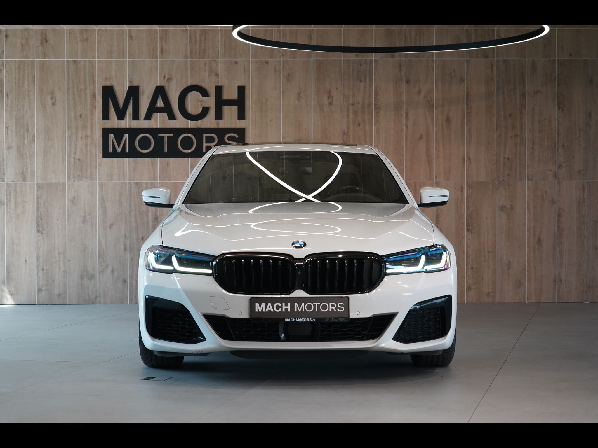 BMW Řada 5, M550i xDrive, Nezávislé, Laser - fotka 3
