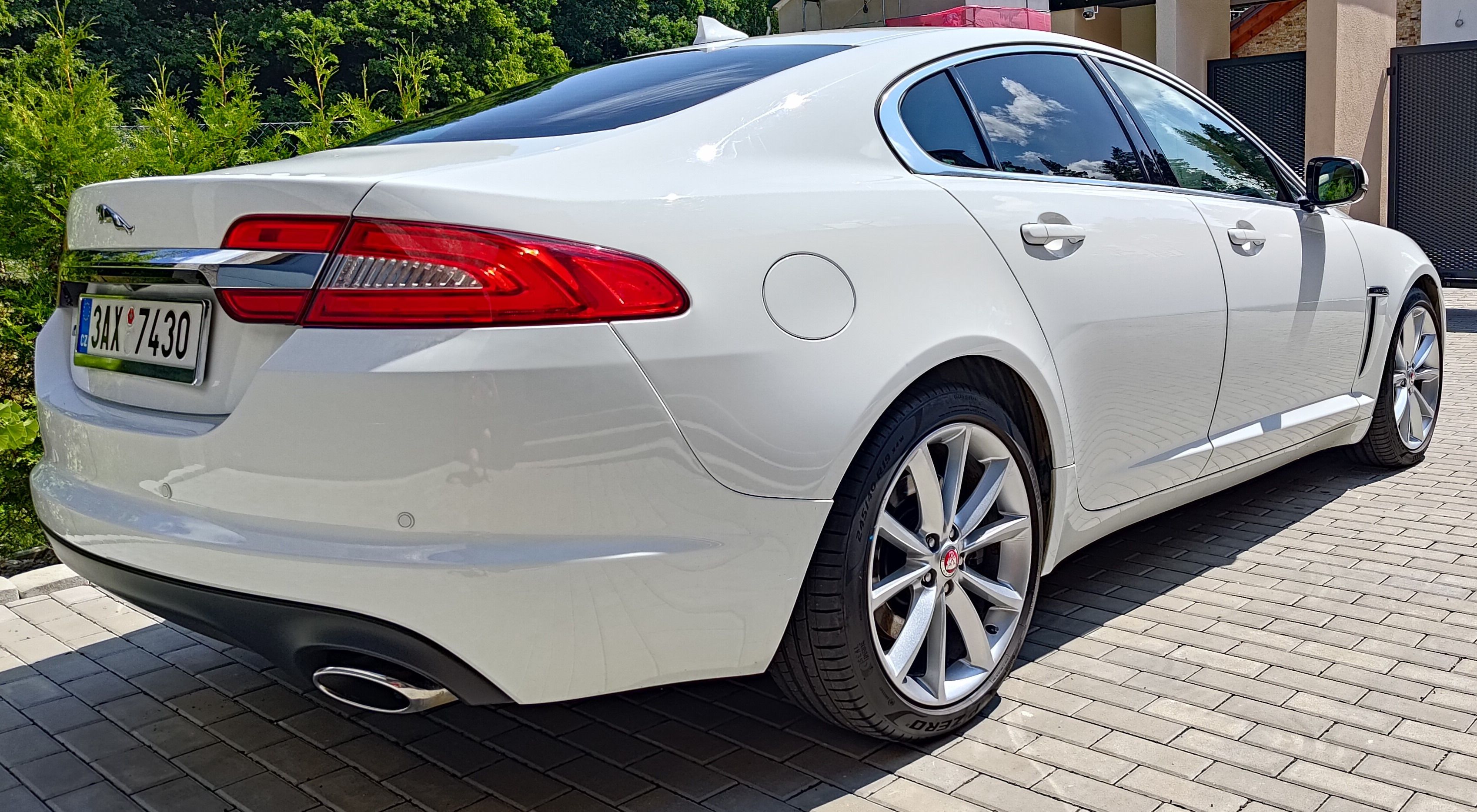Jaguar XF, 3.0 D 177kW DTOP STAV a SERVIS - fotka 3