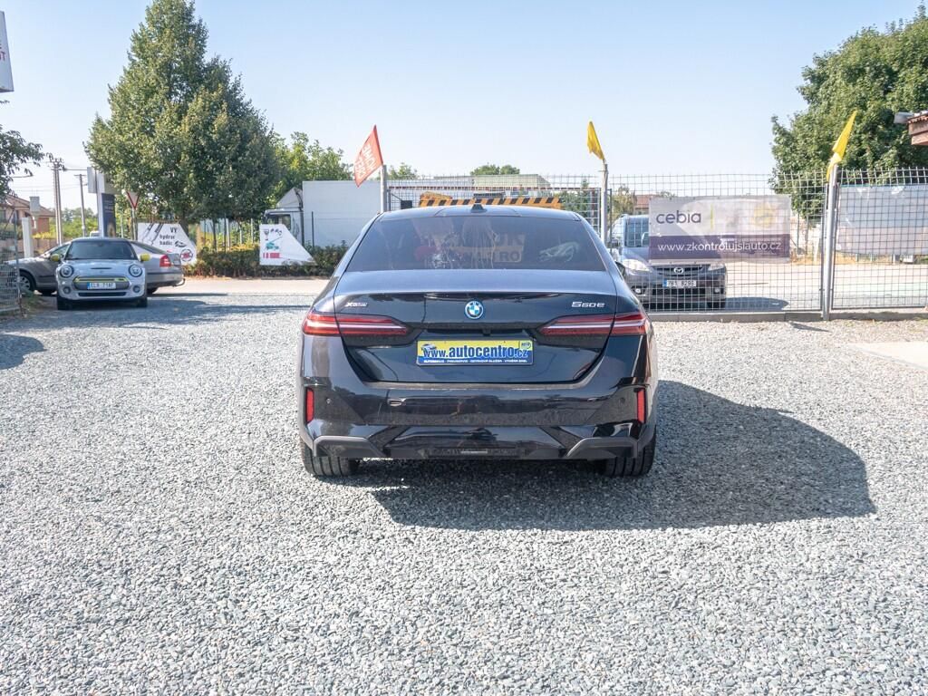 BMW Řada 5, ČR 550e xDrive - fotka 6
