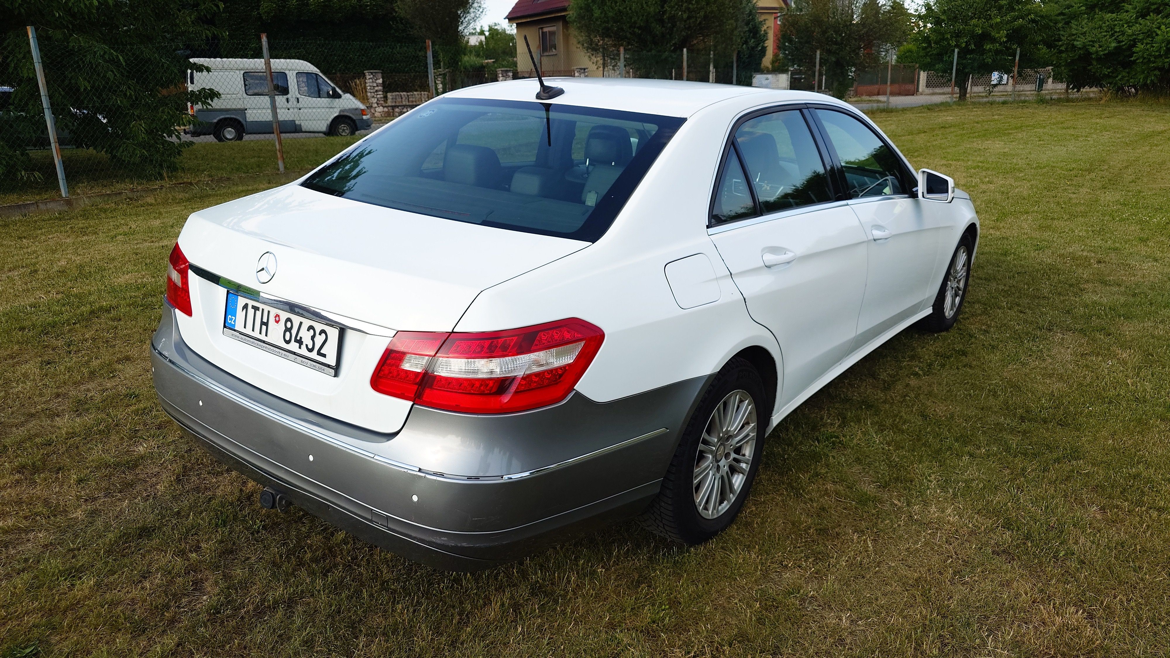 Mercedes-Benz Třídy E, vestavěné dětské podsedáky - fotka 5