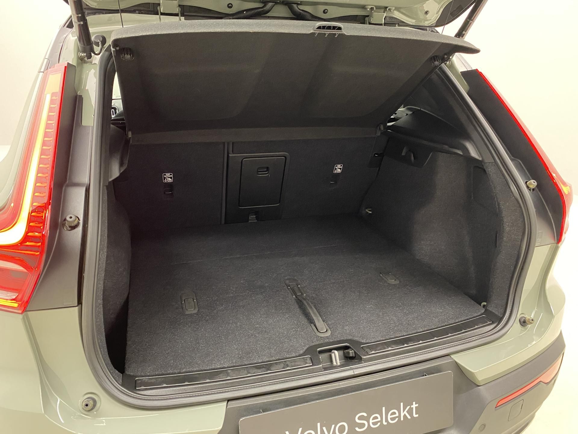 Volvo XC40, PURE ELECTRIC RECHARGE TWIN - fotka 6