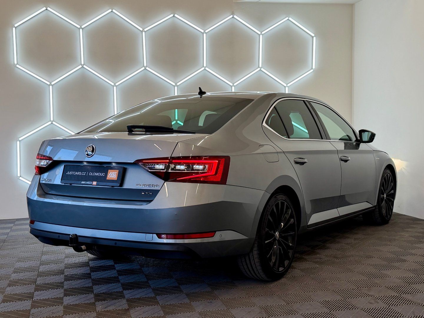 Škoda Superb, 2.0 TDI 140kW/L&K/4x4/DSG/TZ - fotka 3