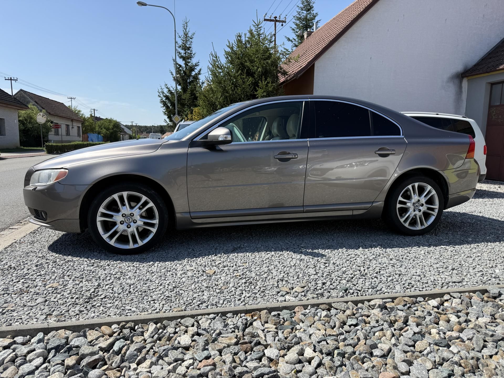 Volvo S80, 2.4 D5 136 KW ALU. - fotka 2