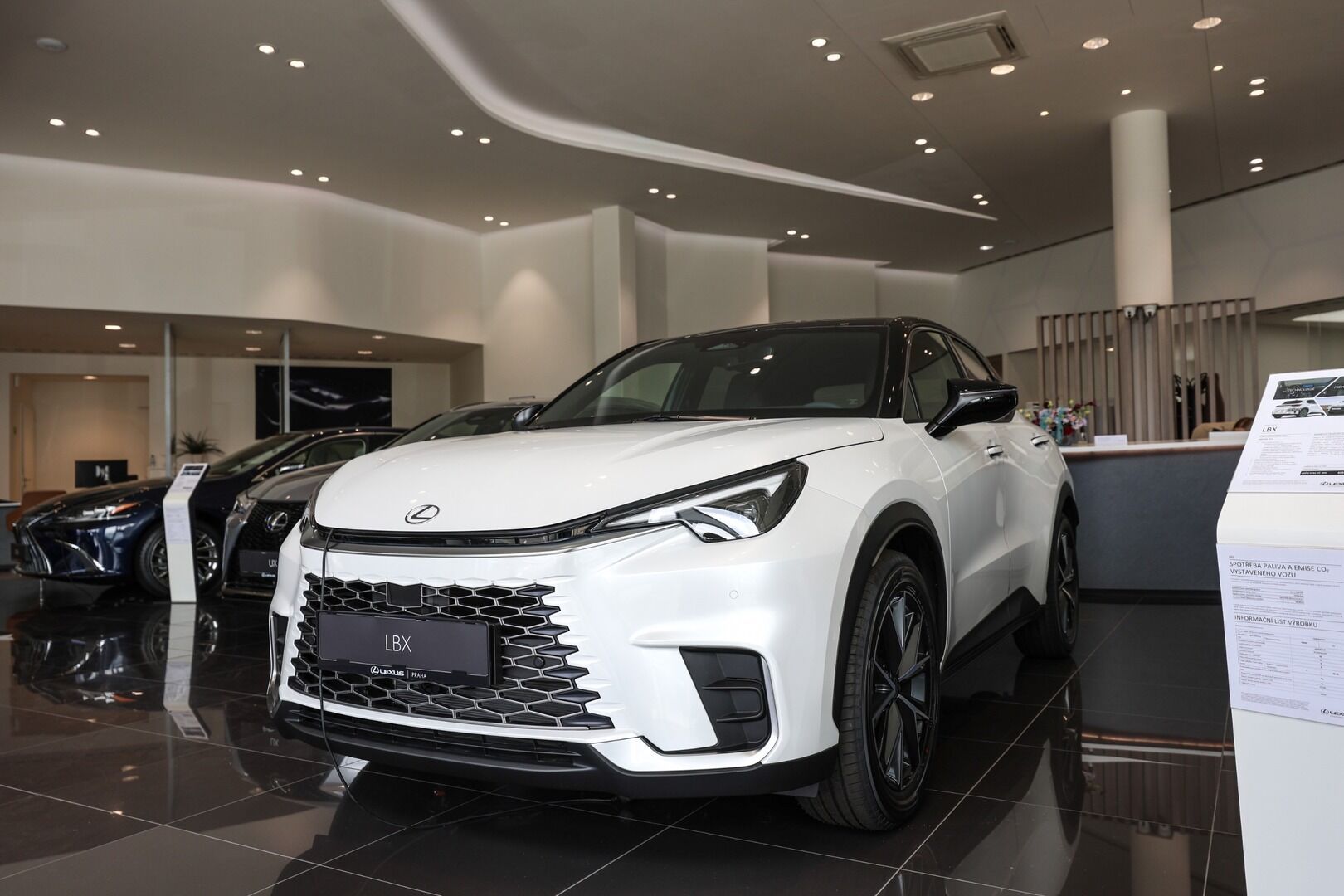 Lexus LBX, 1.5L HEV EMOTION TECH - fotka 3
