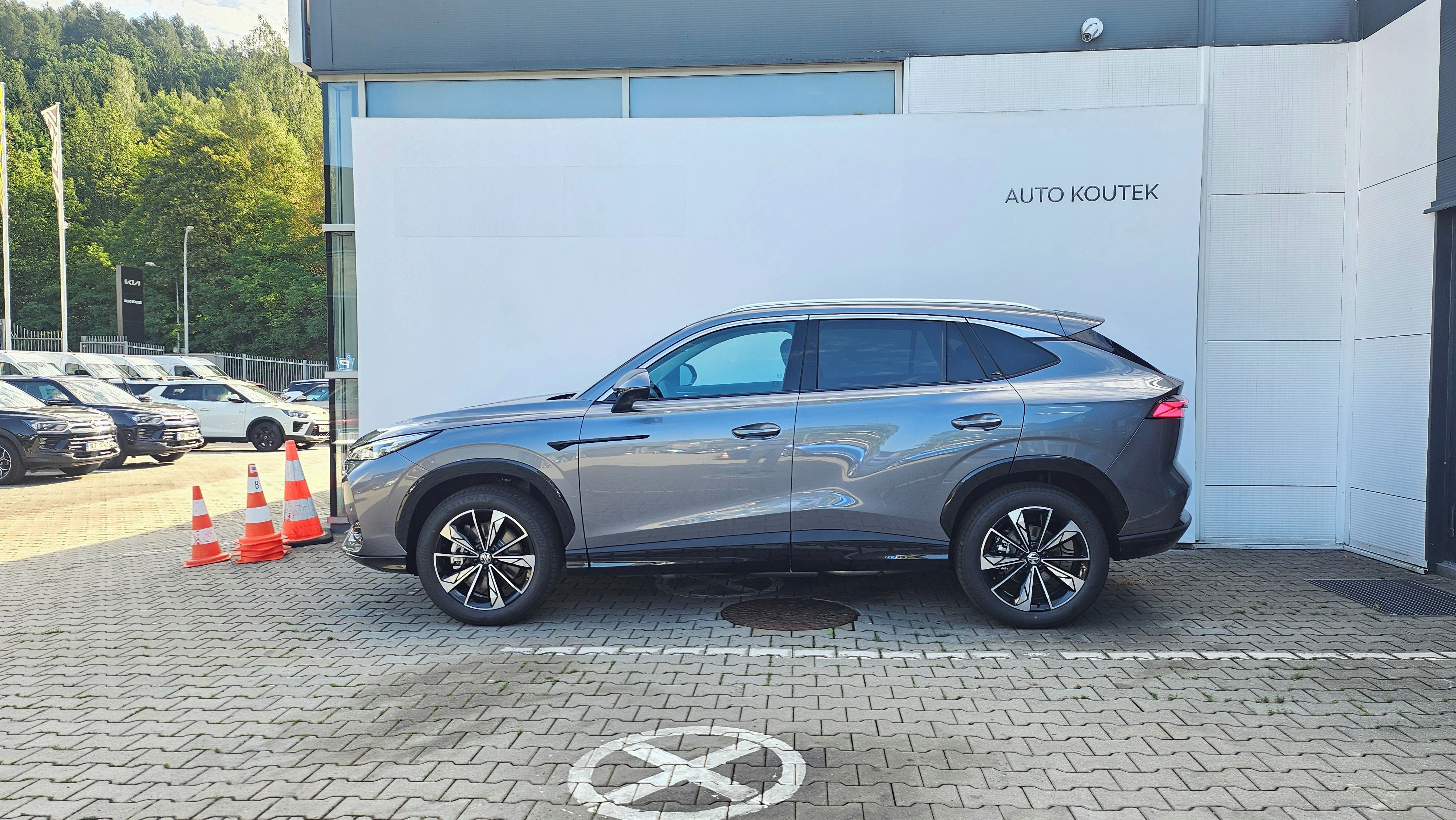 MG HS, HS EXCLUSIVE 1.5 HEV 165 kW - fotka 2