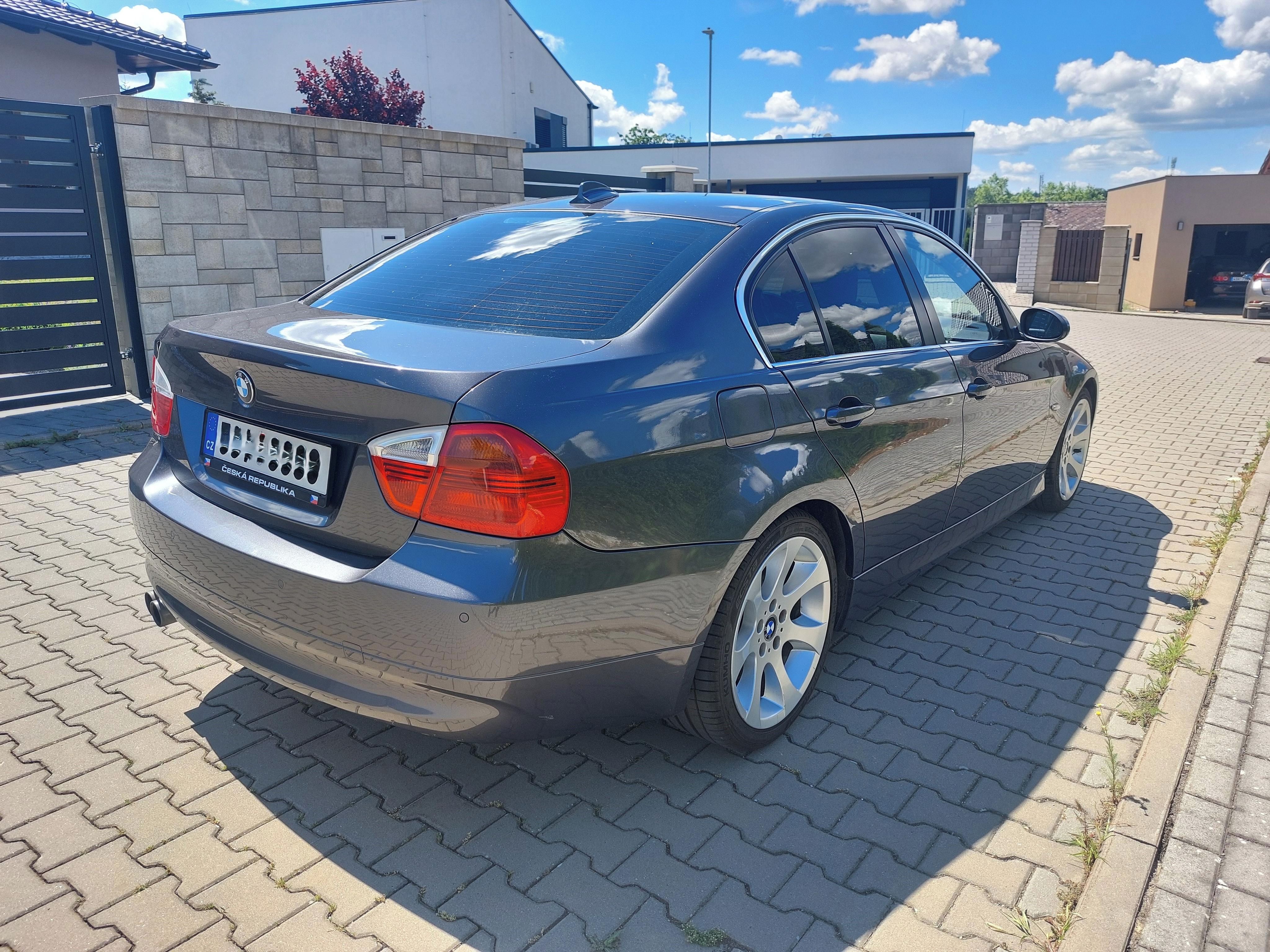 BMW Řada 3, E90 330i manuál, orig. stav - fotka 4