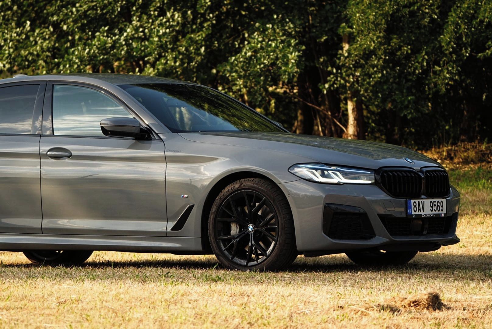 BMW Řada 5, 540xD M-Sport | 2x sada kol - fotka 5