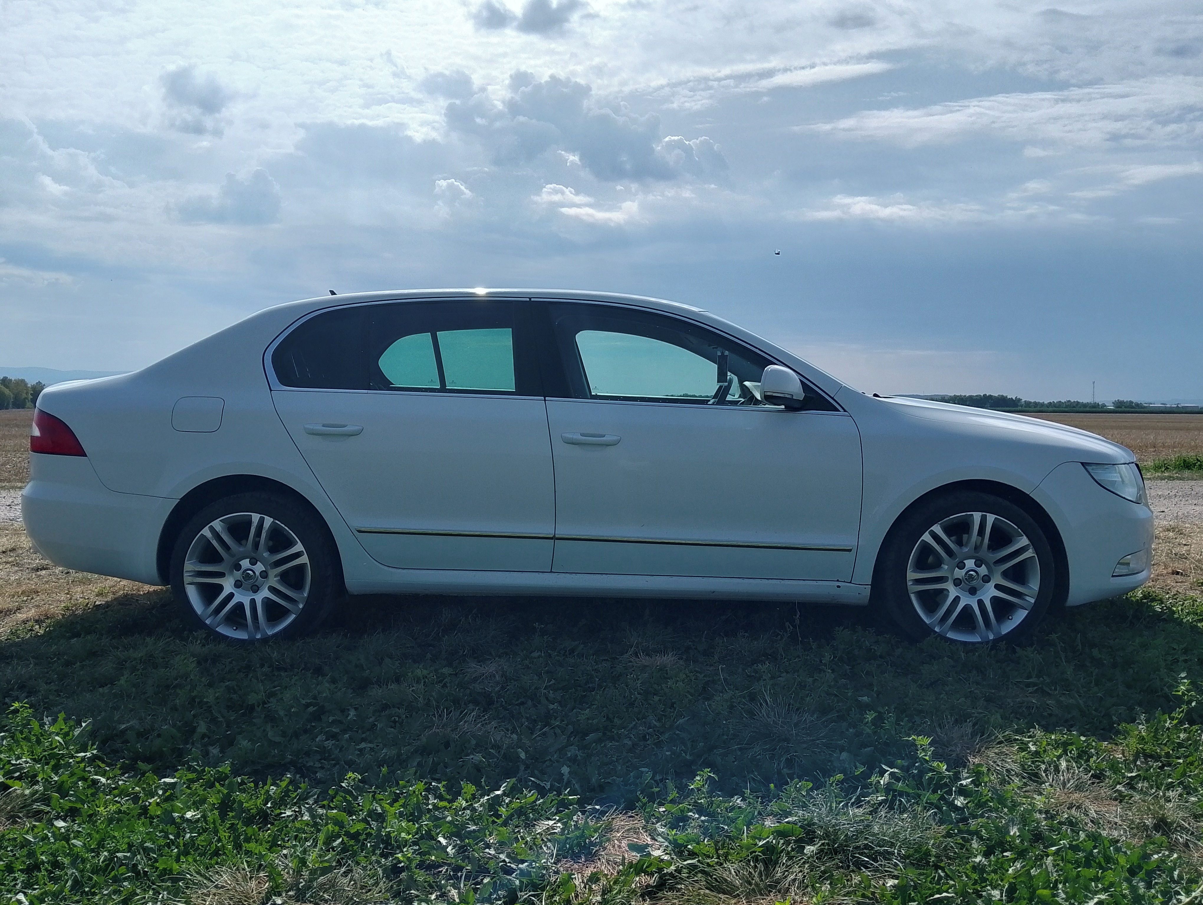 Škoda Superb, Koupeno nové v ČR. - fotka 2