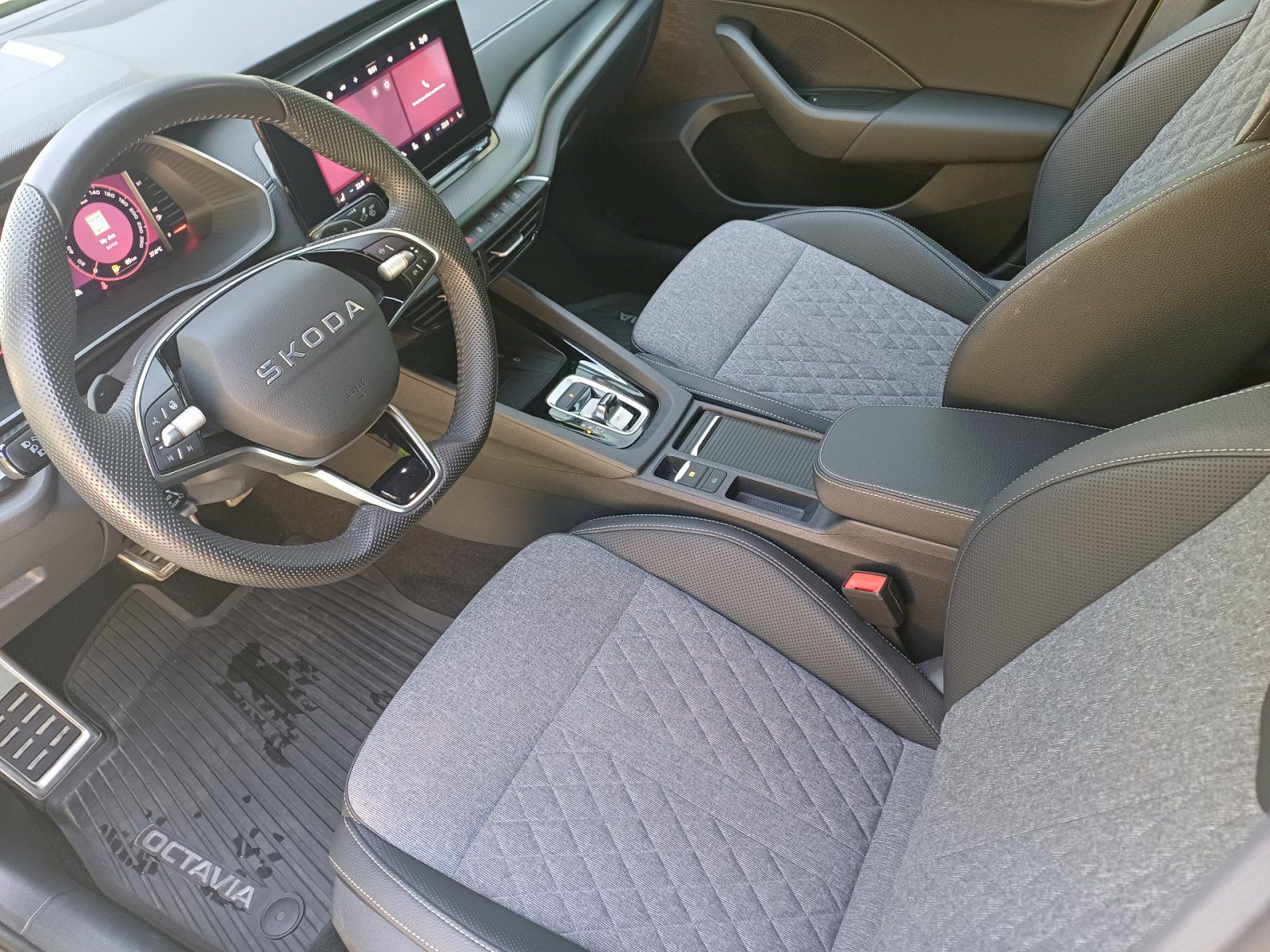 Škoda Octavia, Sport Line TDI  2,0/110 A7F - fotka 6