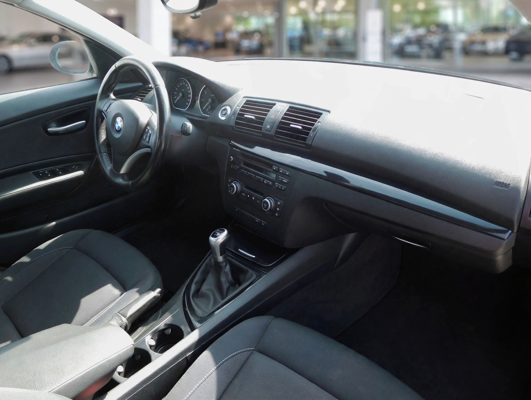 BMW Řada 1, 1.6i Sport, 90 kW, 116I, Klima - fotka 5