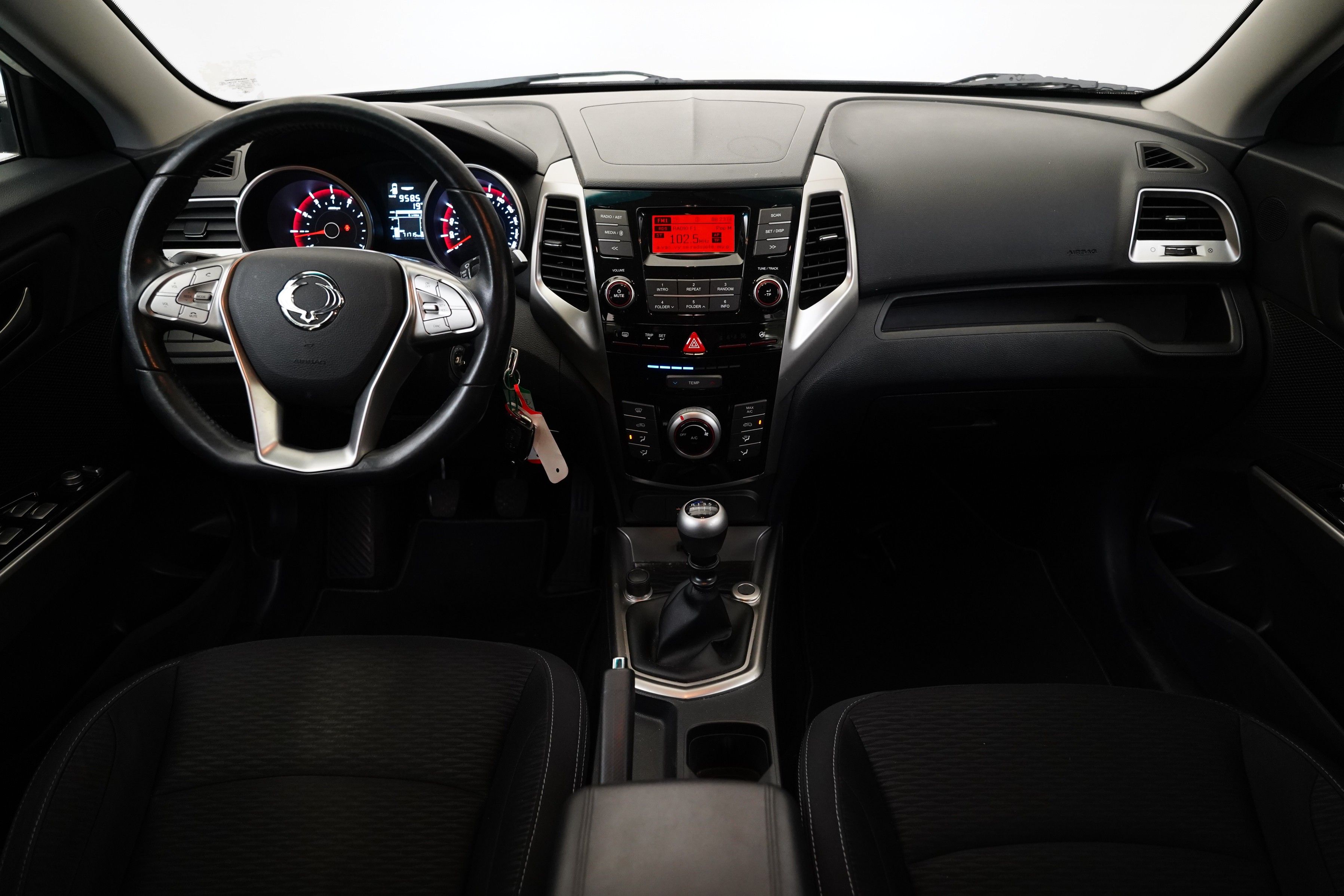 SsangYong Tivoli, 1.6i 94 kW Crystal 4x2 - fotka 5