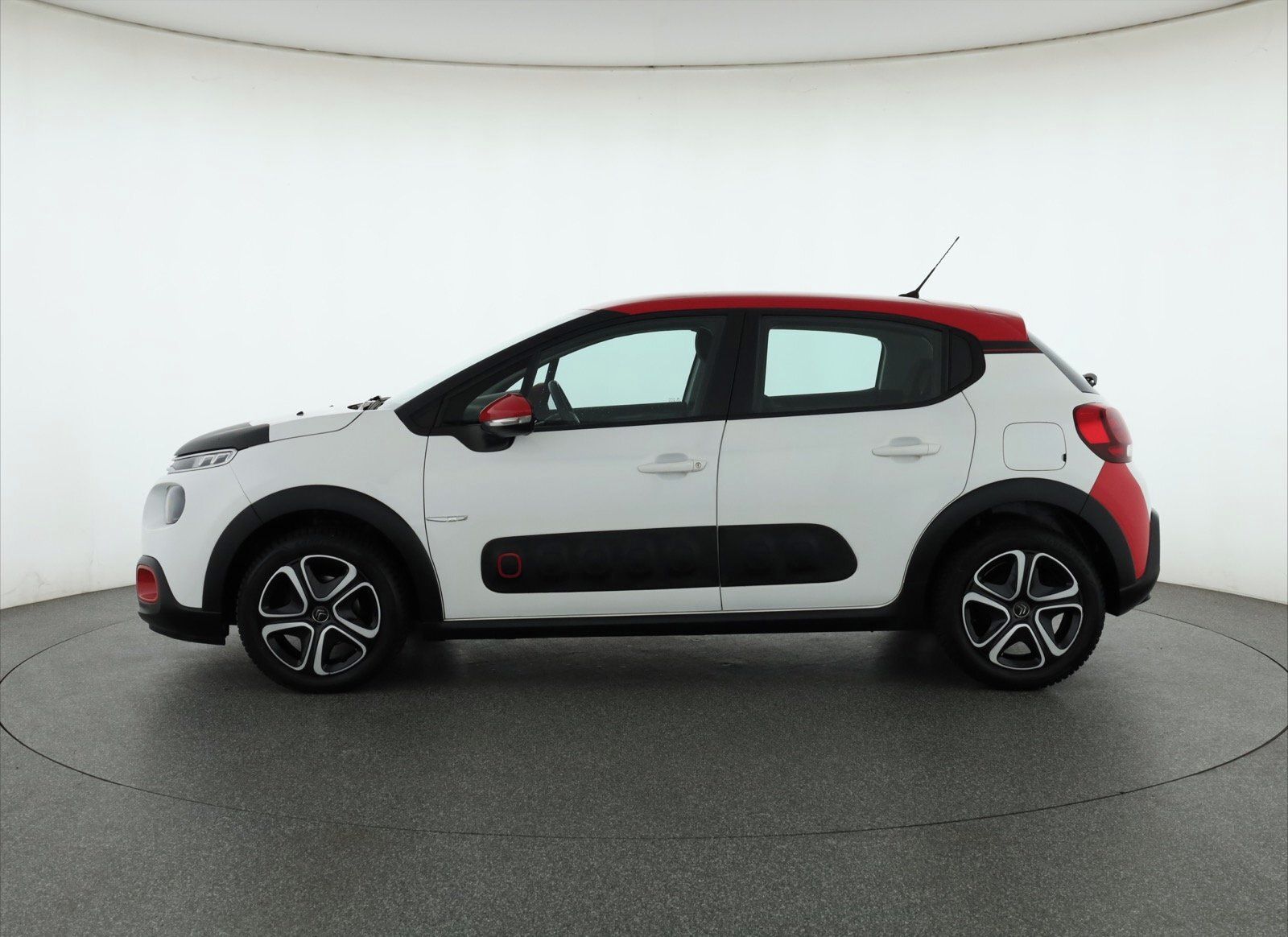 Citroën C3, 1.2 PureTech, Klima, Tempomat - fotka 3