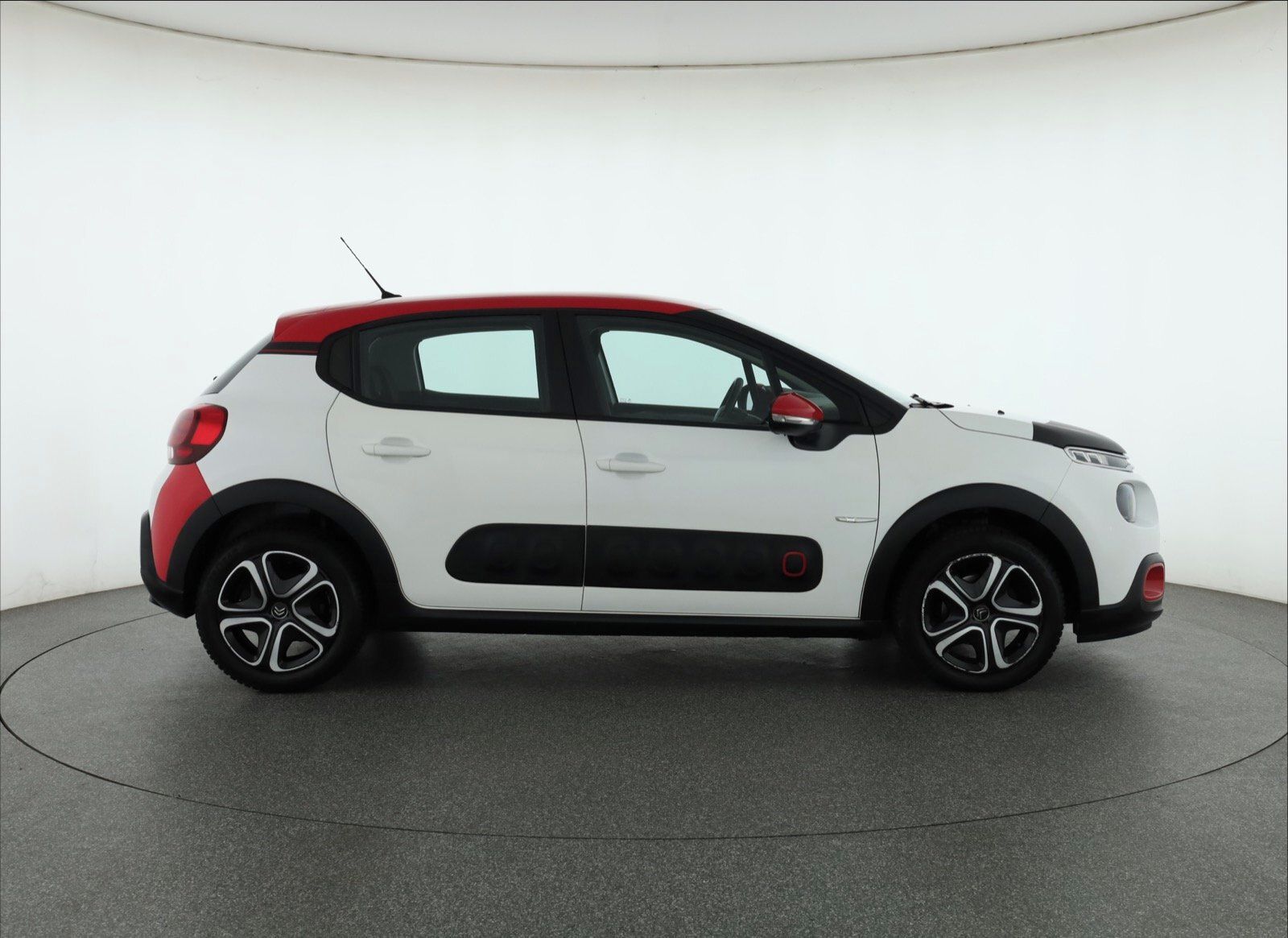 Citroën C3, 1.2 PureTech, Klima, Tempomat - fotka 6