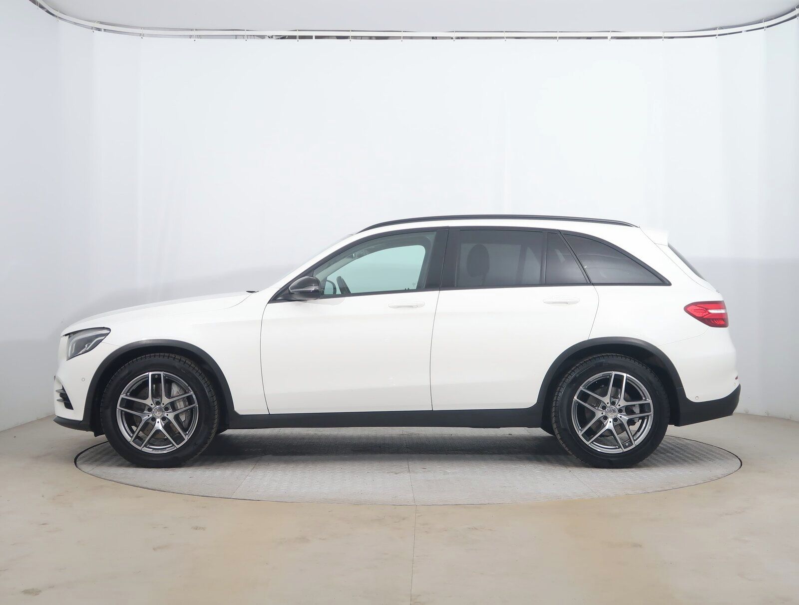 Mercedes-Benz GLC, 350 d 4MATIC, AMG line, 4X4 - fotka 3