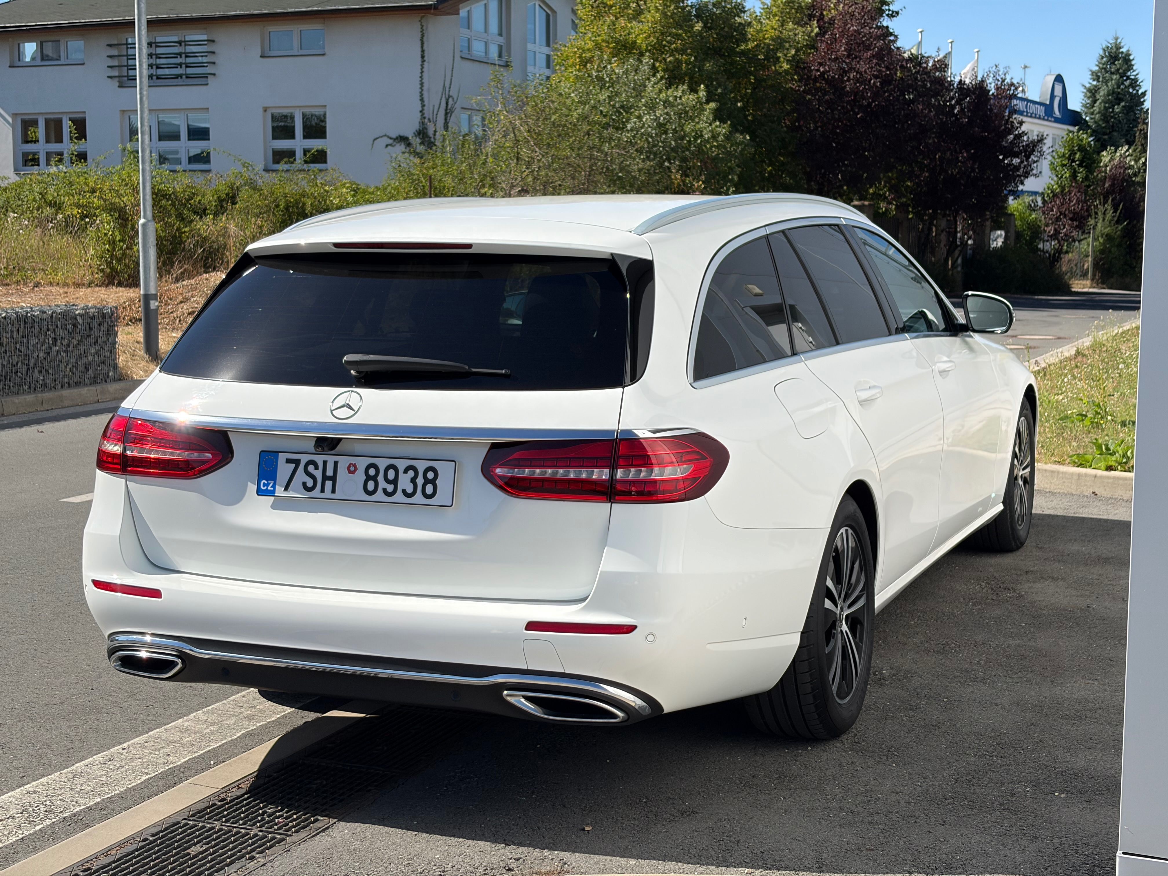 Mercedes-Benz Třídy E, 220d Avantgarde - fotka 4