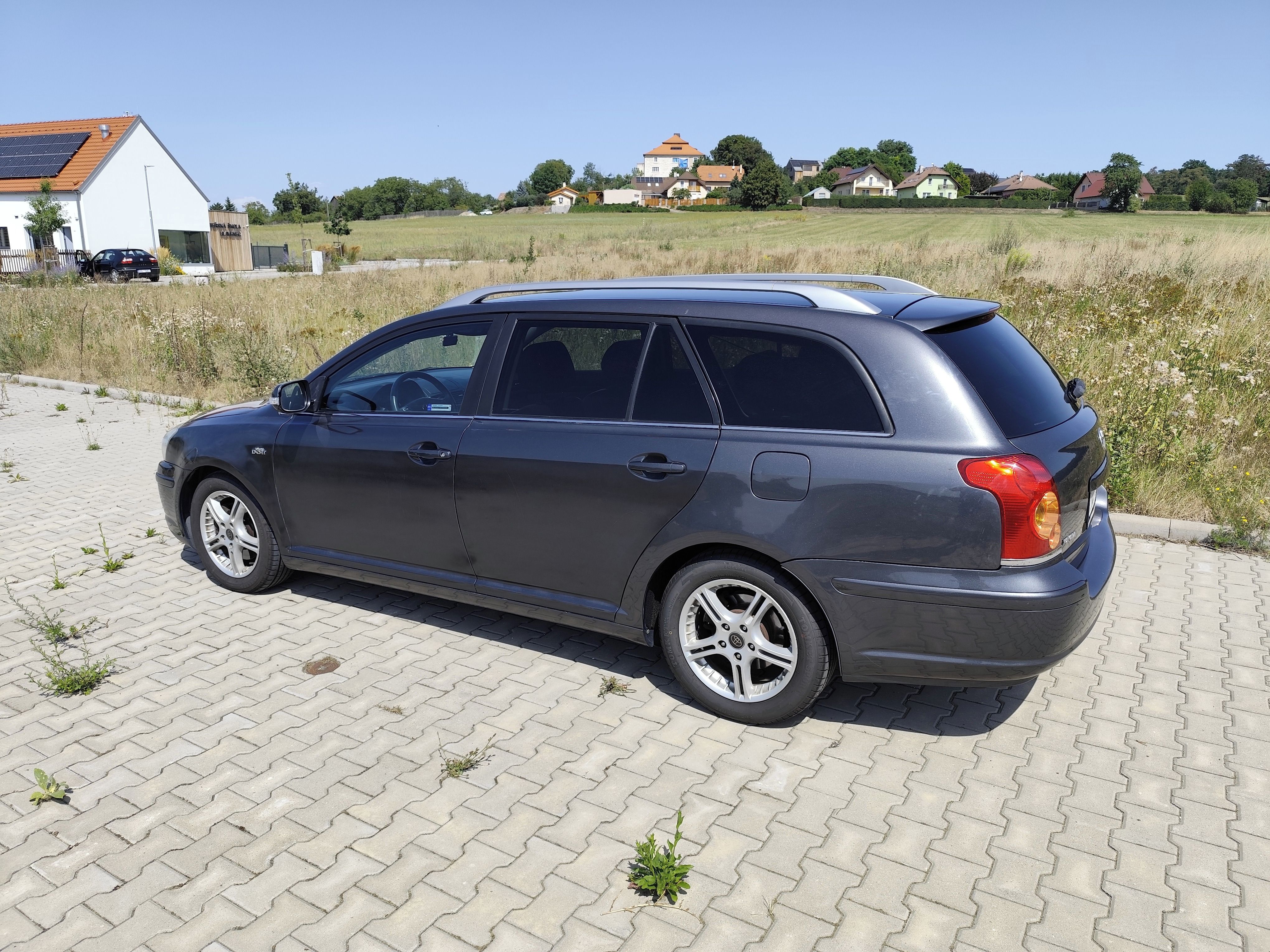 Toyota Avensis, Avensis 2.2 D-CAT 130 kw - fotka 6