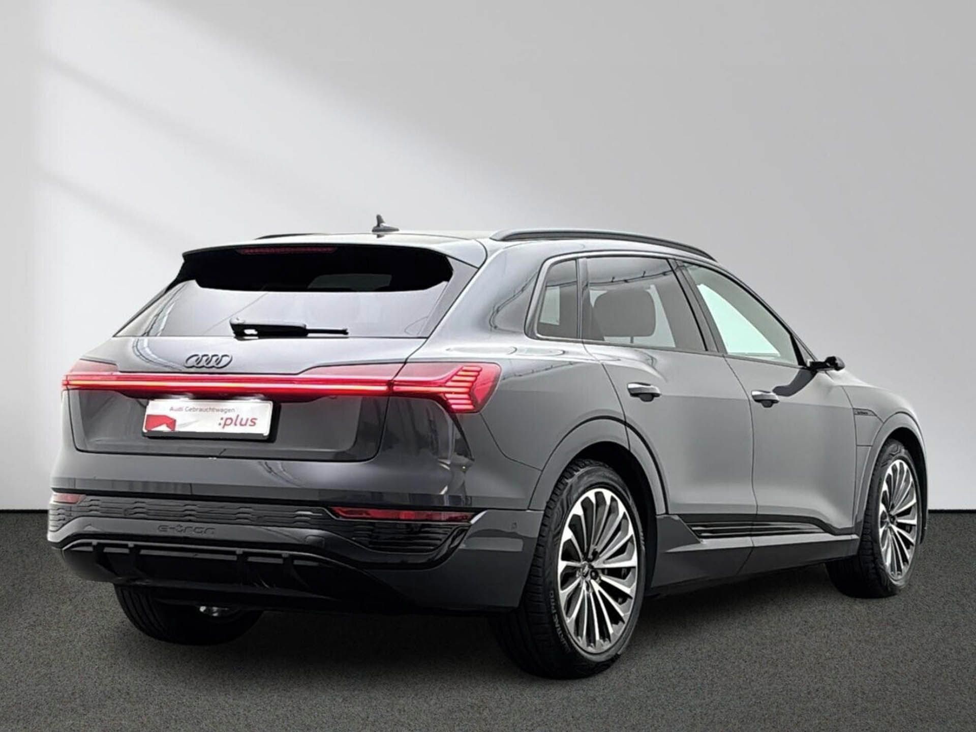 Audi Q8 e-tron, 55 q S-Line Pano B&O 360 Venti - fotka 4