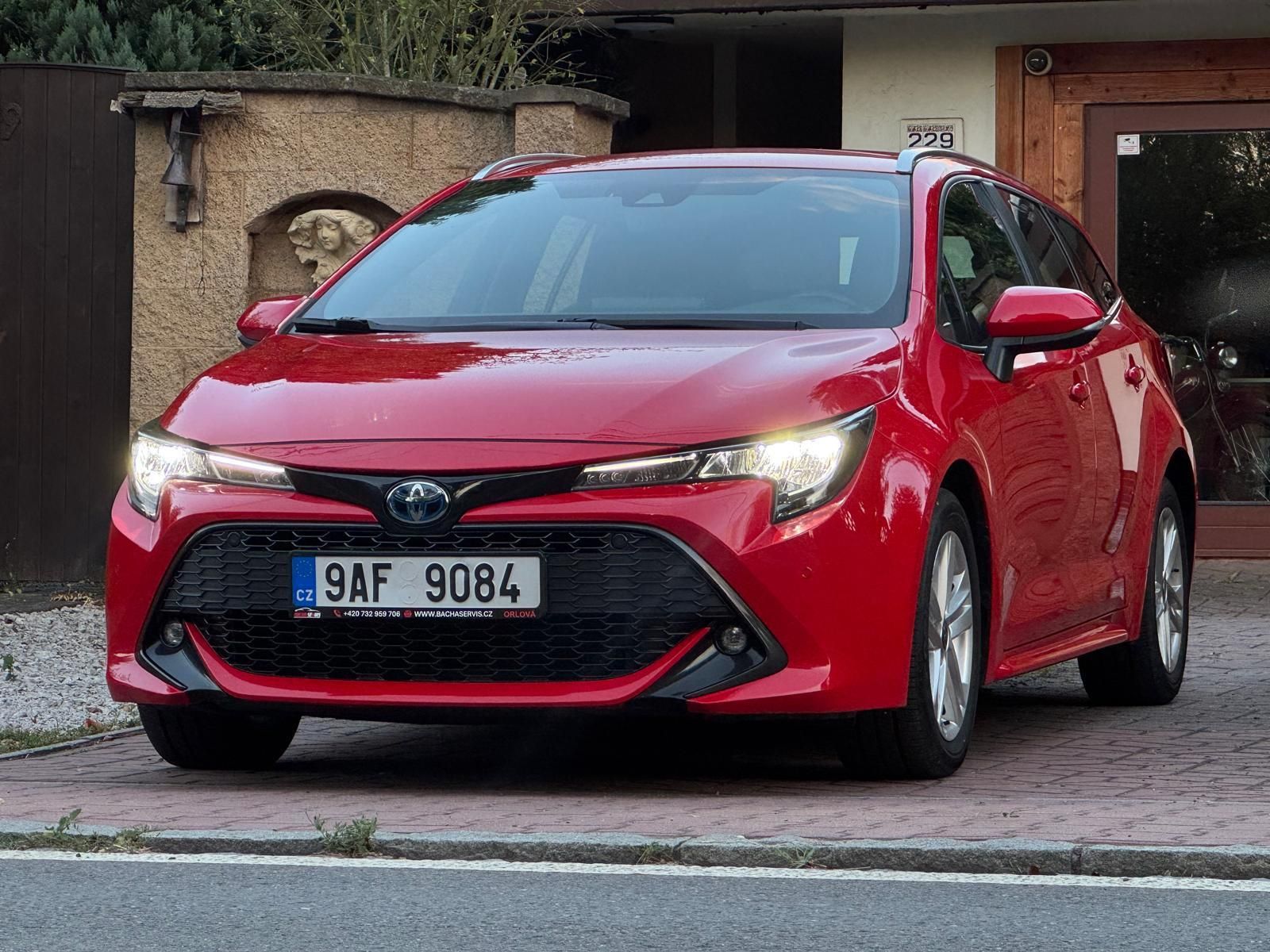 Toyota Corolla, 1.8E-Cvt Comf Sport 1.MAJ.DPH - fotka 3