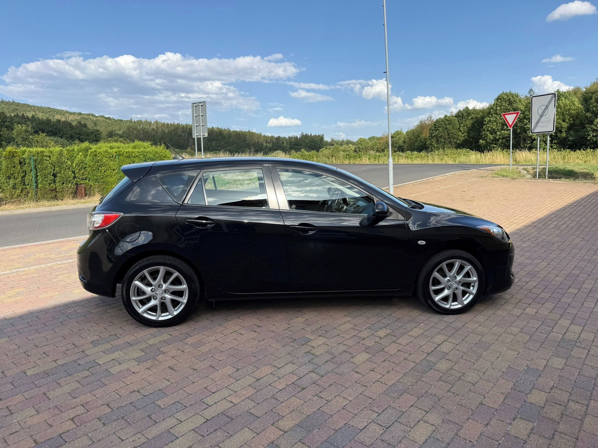 Mazda 3, 2.0 MZR DISI 110kW VYH. OKNO - fotka 6