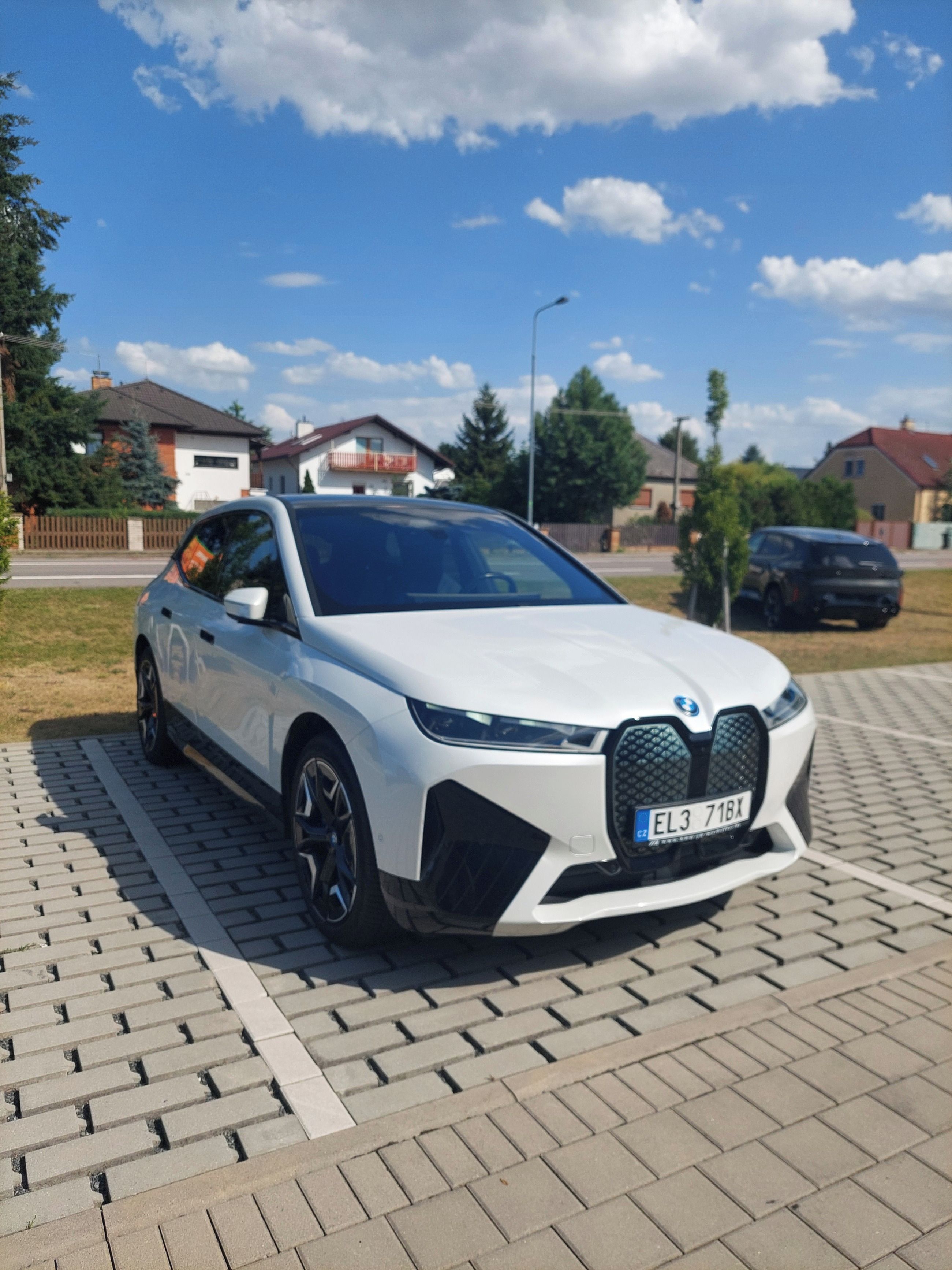 BMW iX - fotka 3
