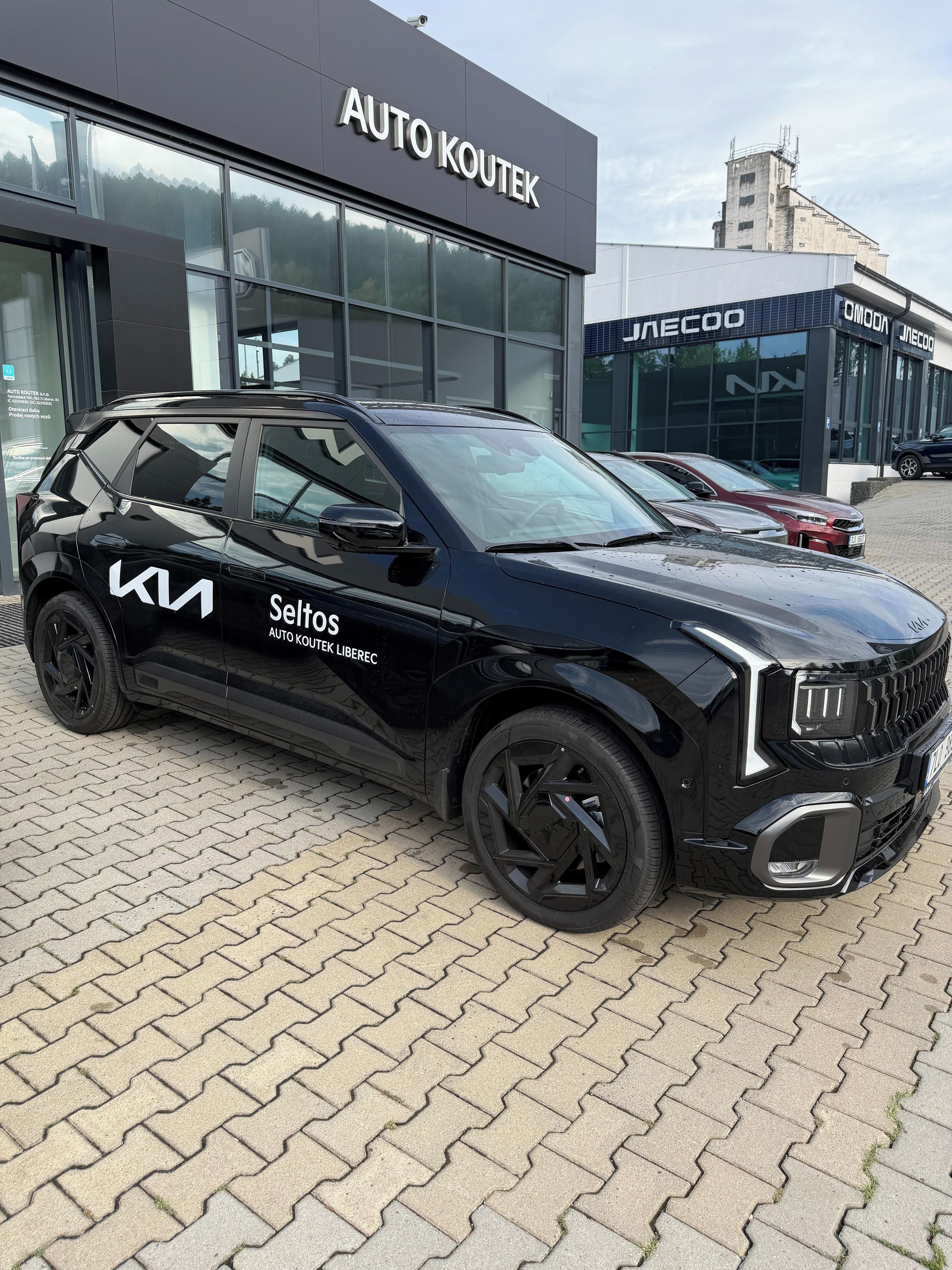 Kia Seltos, 1,6T-GDI 4x4 7DCT X-LINE - fotka 4