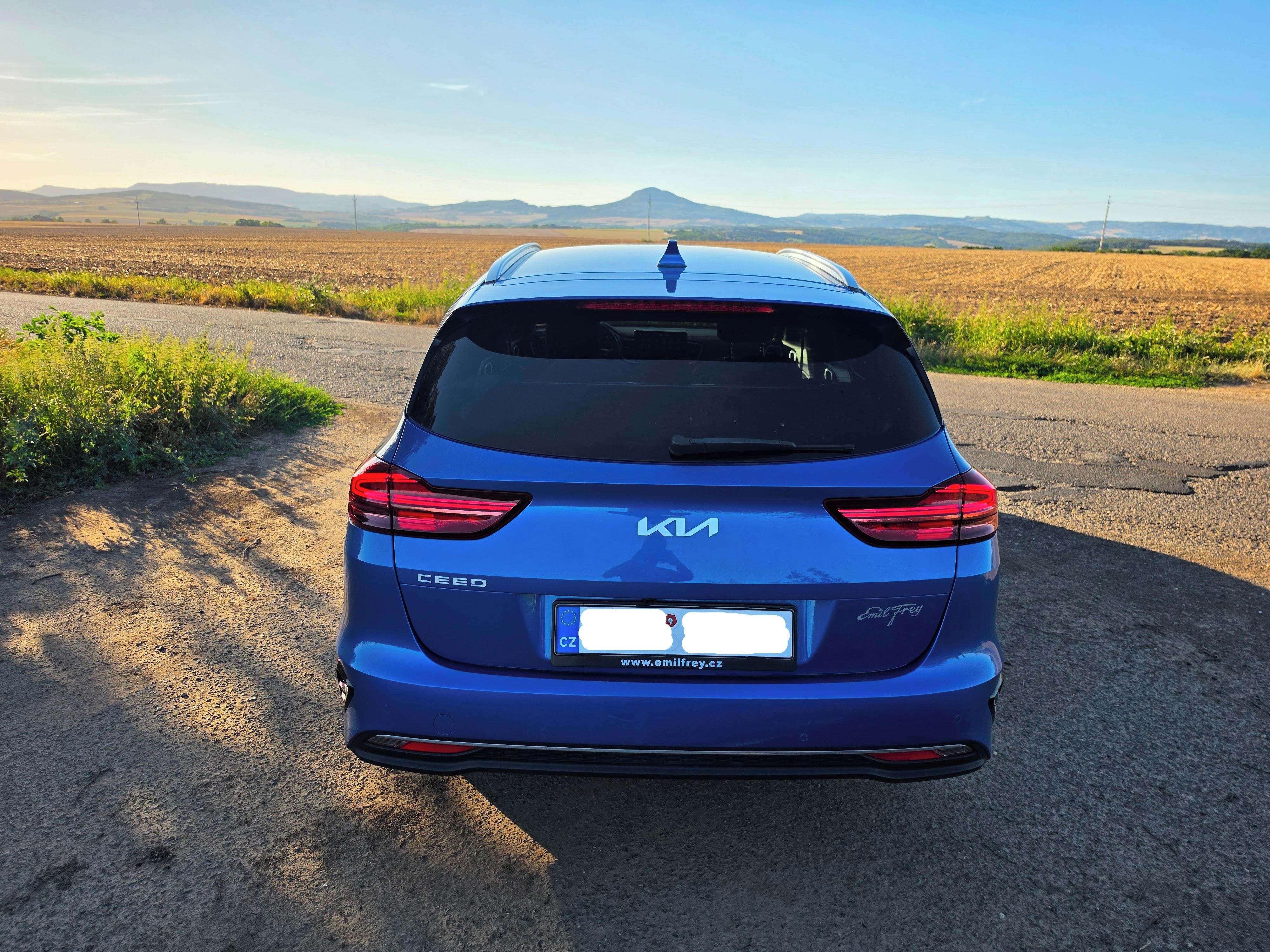 Kia Cee´d, 1.5T-GDi 118 kW, TOP, JBL, ALU - fotka 4