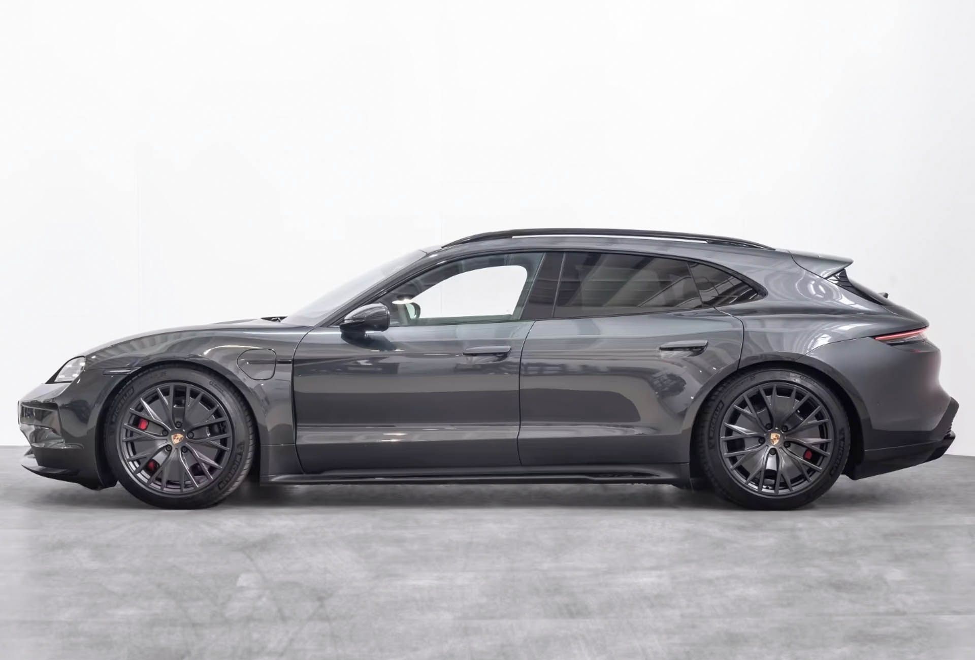 Porsche Taycan, GTS Sport Turismo Burm HuD Inn - fotka 4