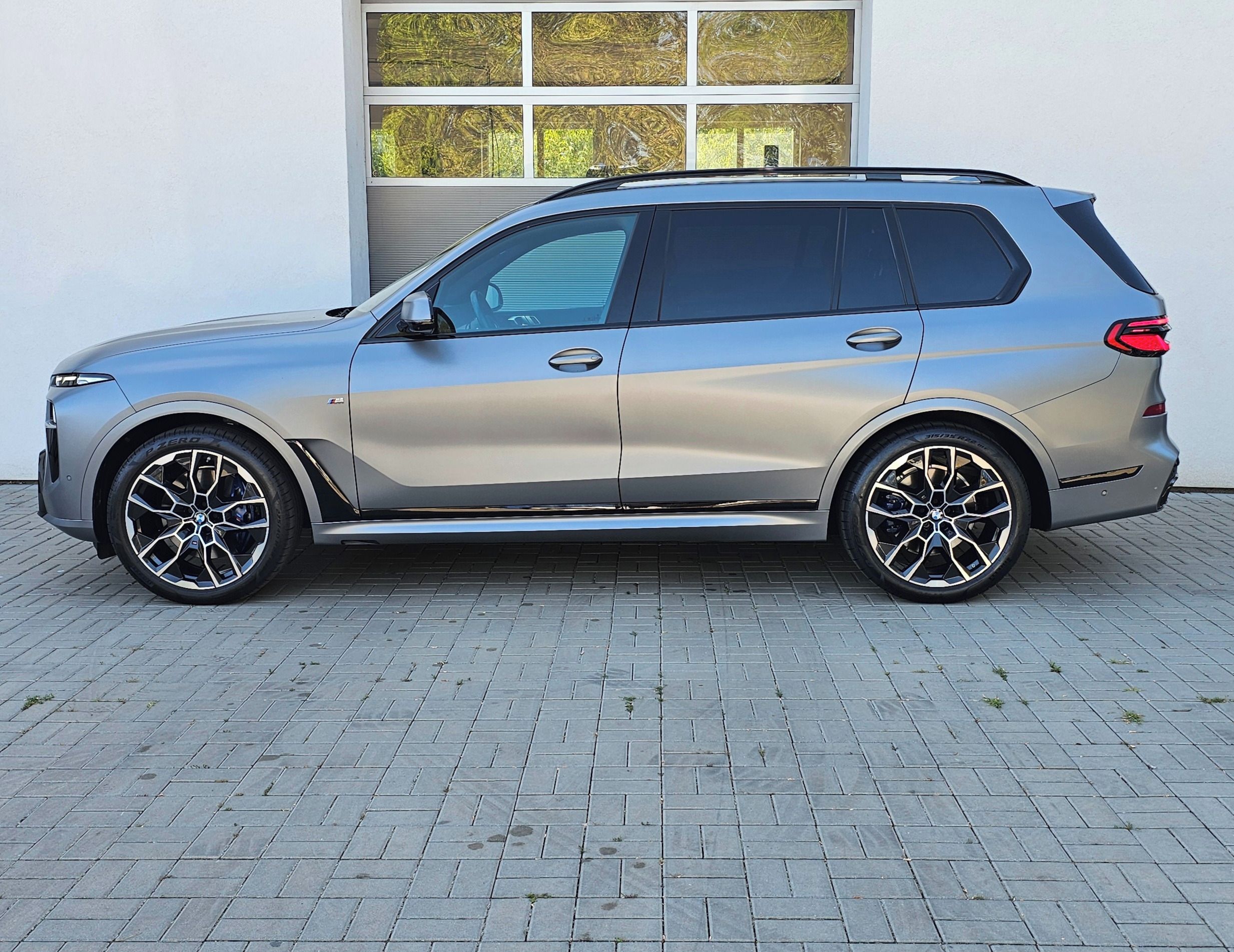 BMW X7, xDrive40i - fotka 4