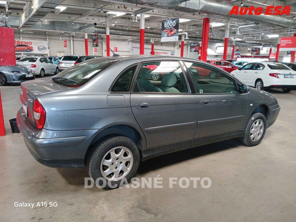 Citroën C5, 2.0 i,2.maj,ČR - fotka 2