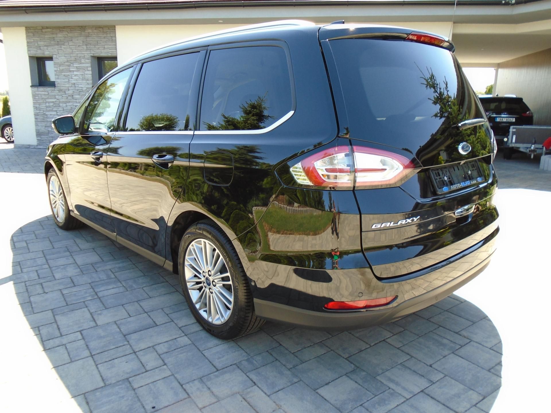 Ford Galaxy, 2.0EcoBlue 140kW 8AT Vignale - fotka 4