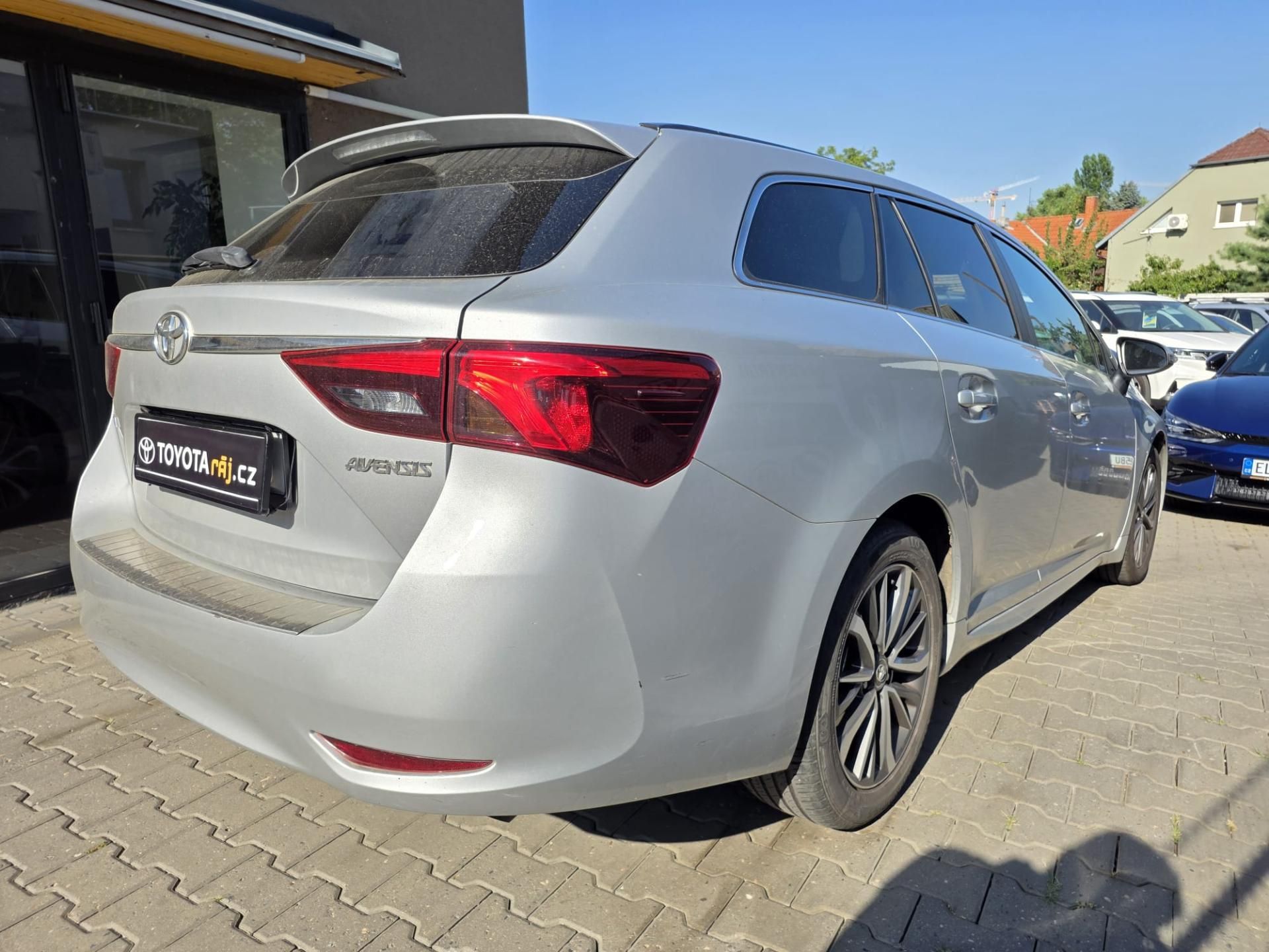 Toyota Avensis, 2.0-AUT.KLIMA-KAMERA-TEMPOMAT - fotka 4