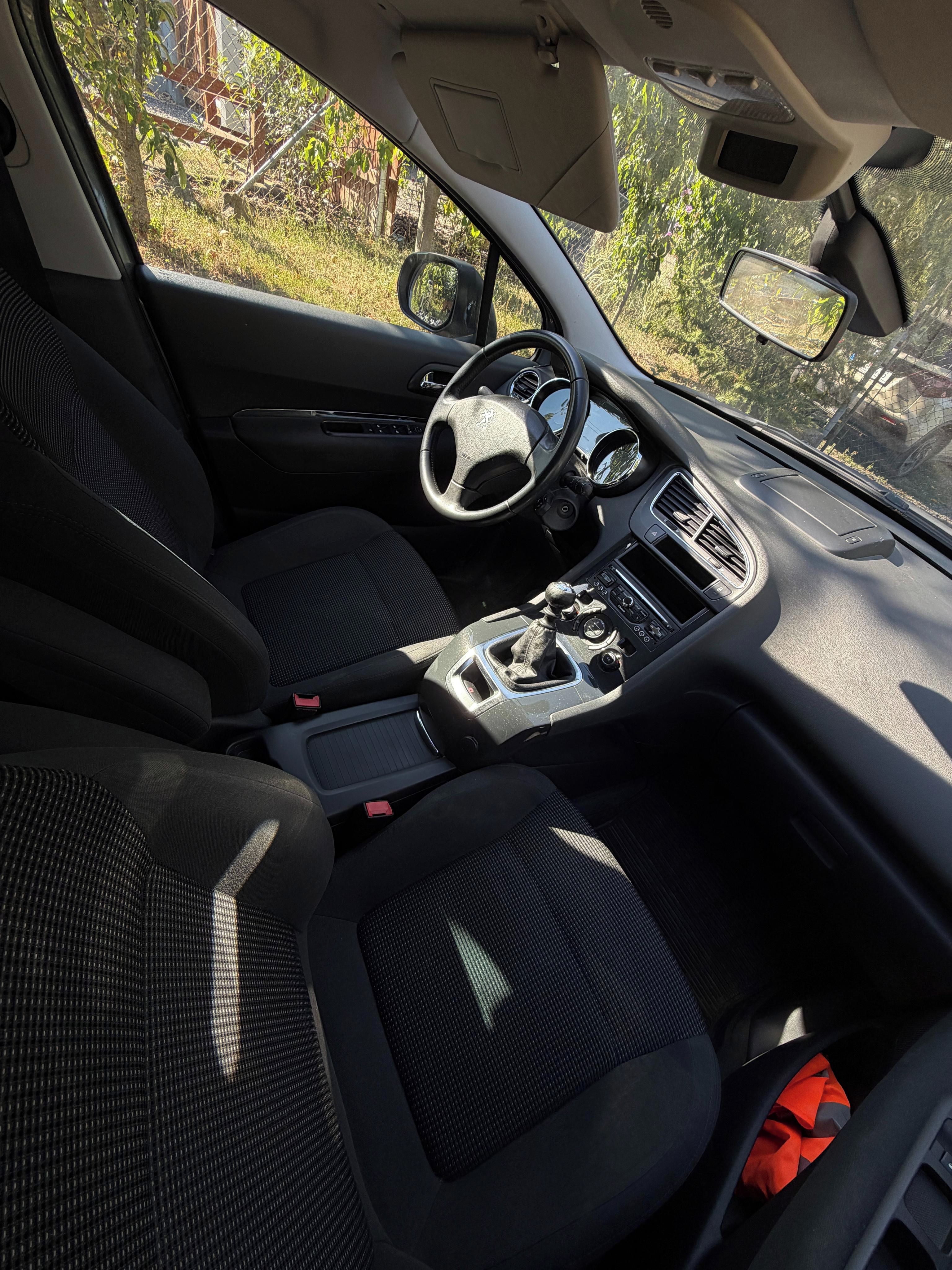Peugeot 5008, Peugeot 5008 1.6 BlueHDi 88 kW - fotka 3