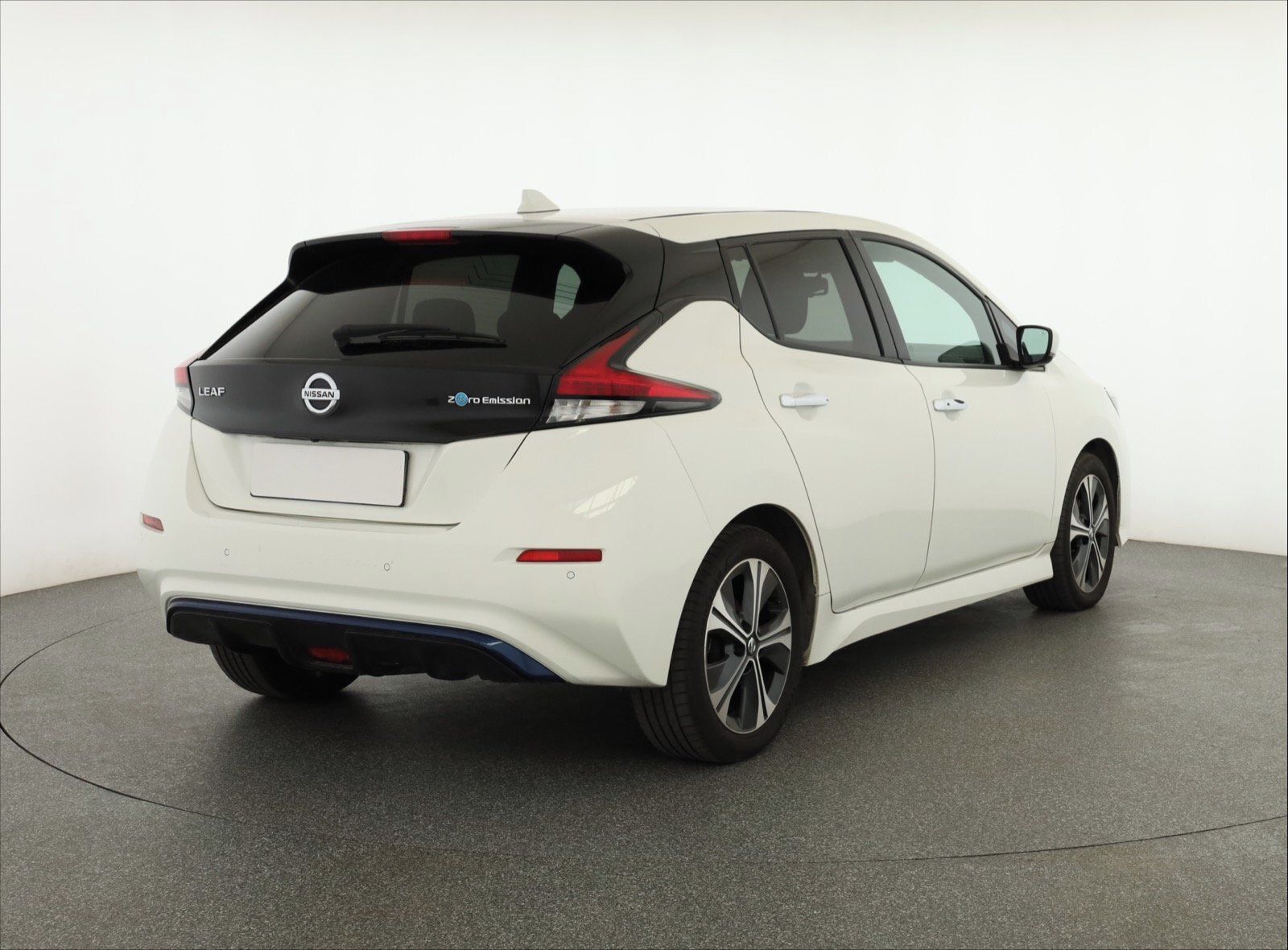 Nissan LEAF, 40 kWh, SoH 91%, Automat - fotka 5