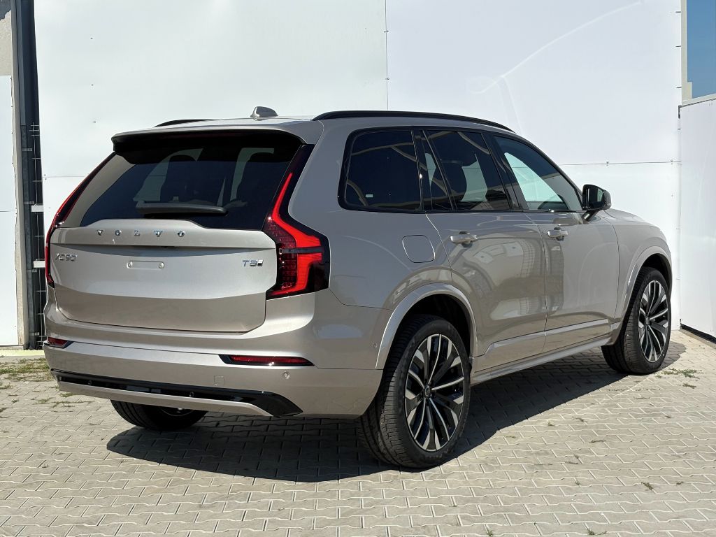 Volvo XC90, Plus Dark T8 299kW - fotka 4
