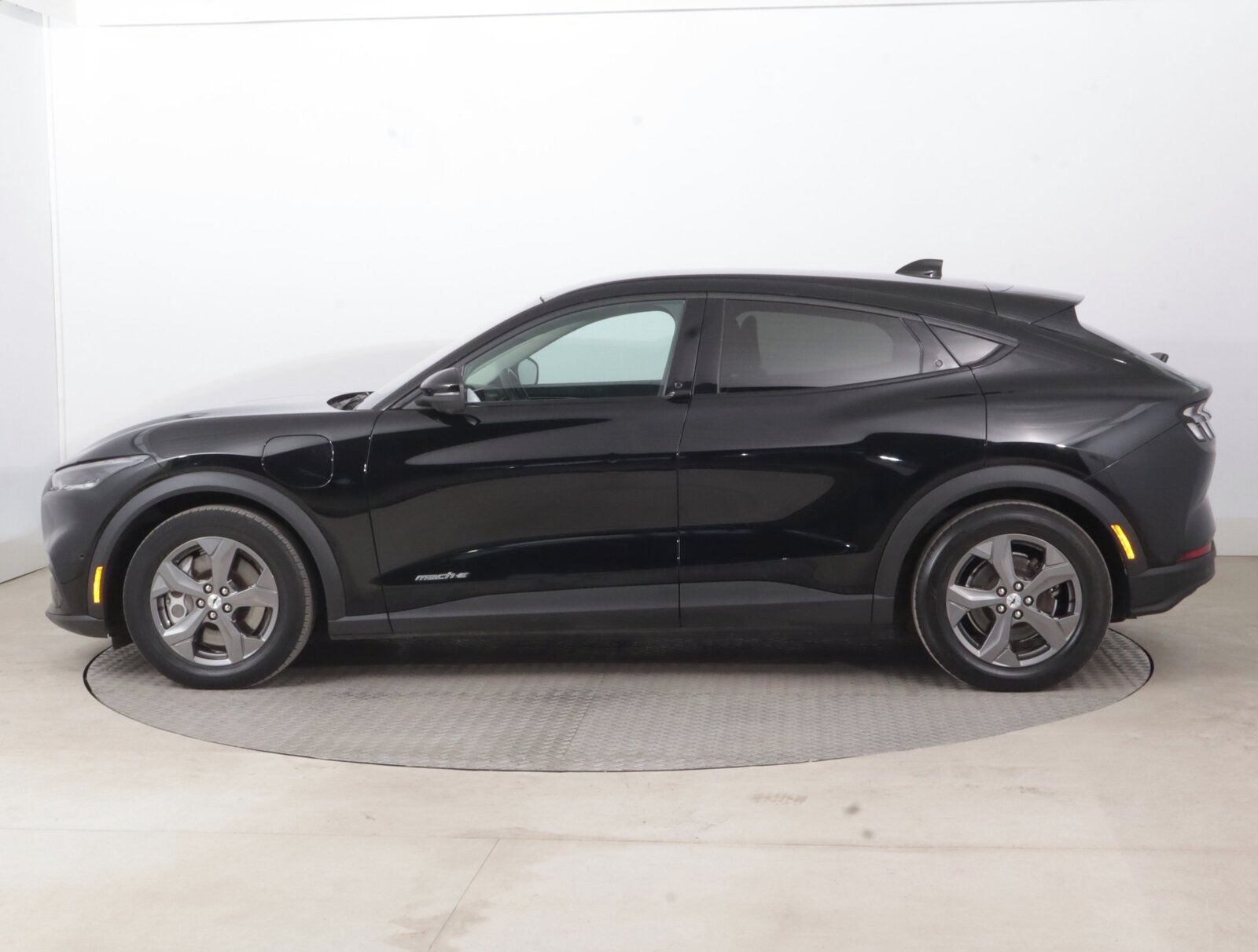 Ford Mustang Mach-E, Standard Range RWD, Automat - fotka 3