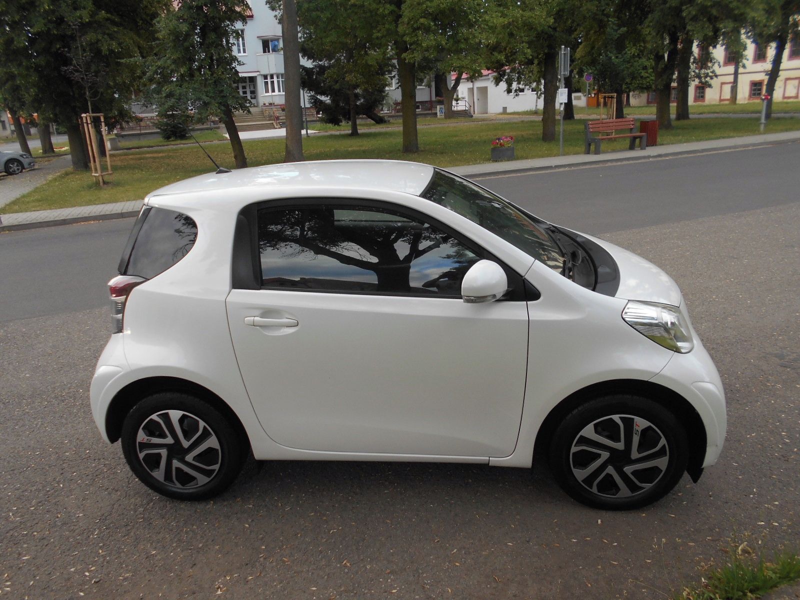 Toyota iQ, 1,0 Limited editon - 1maj  TOP - fotka 4