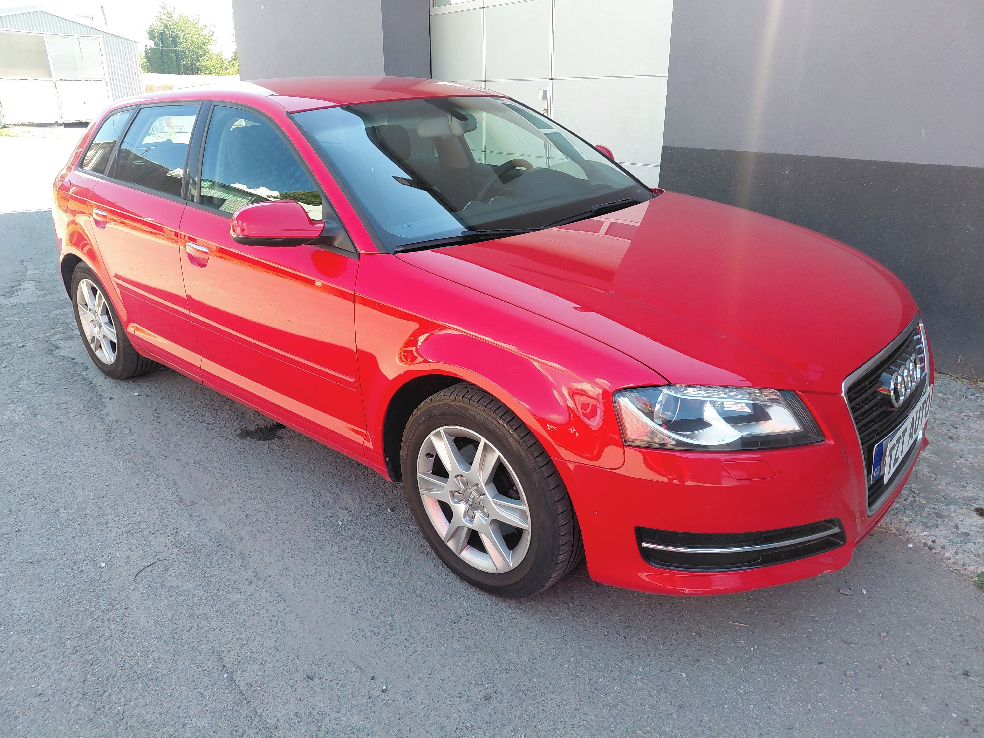 Audi A3, 1.2 TFSi 77 kW bi-xenony, DSG - fotka 2