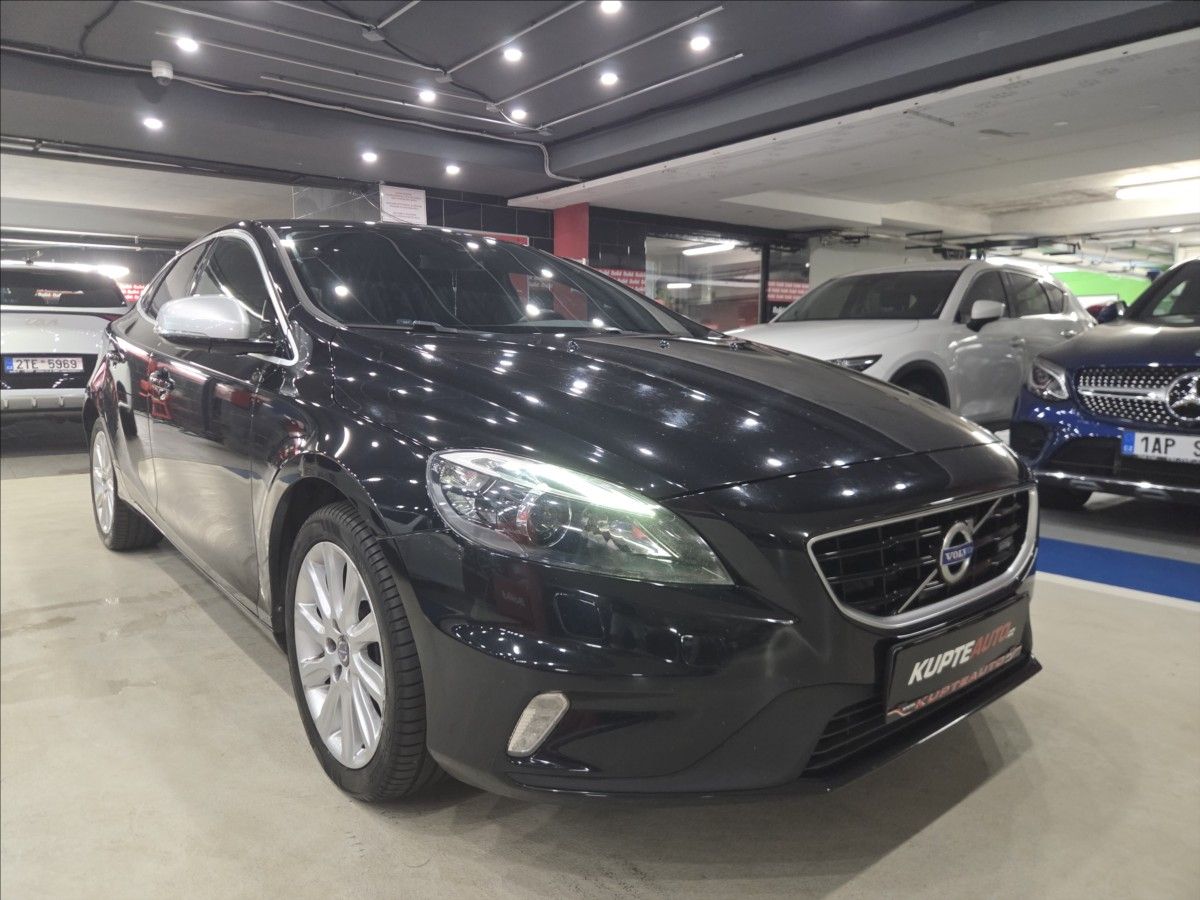Volvo V40, 2,0 5VÁLEC ! TOP  R design - fotka 2
