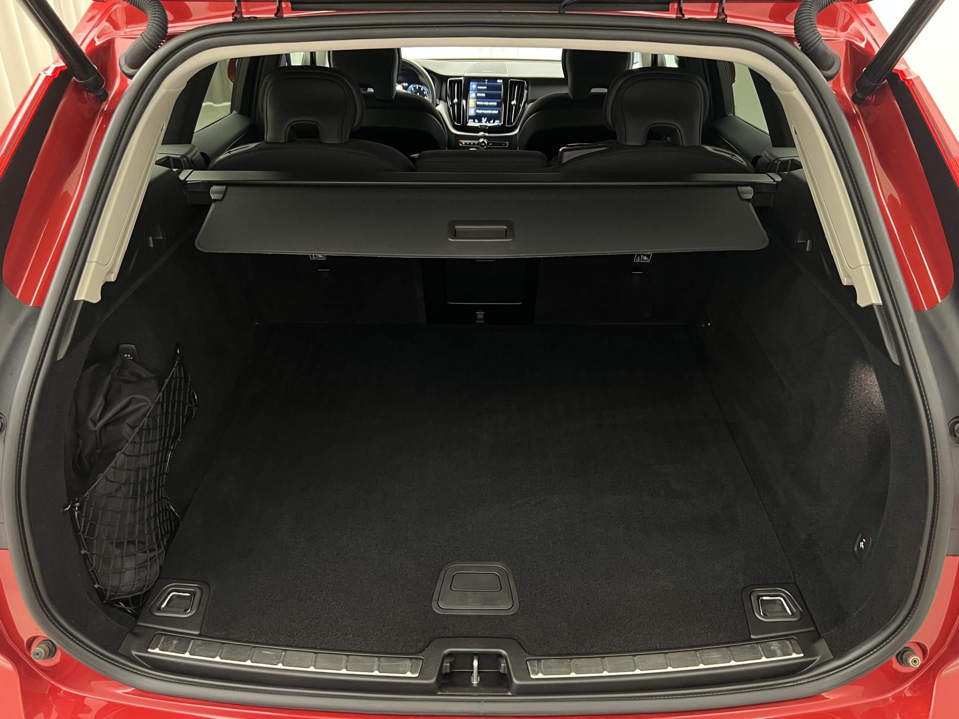 Volvo XC60, B4 MOMENTUM - fotka 5