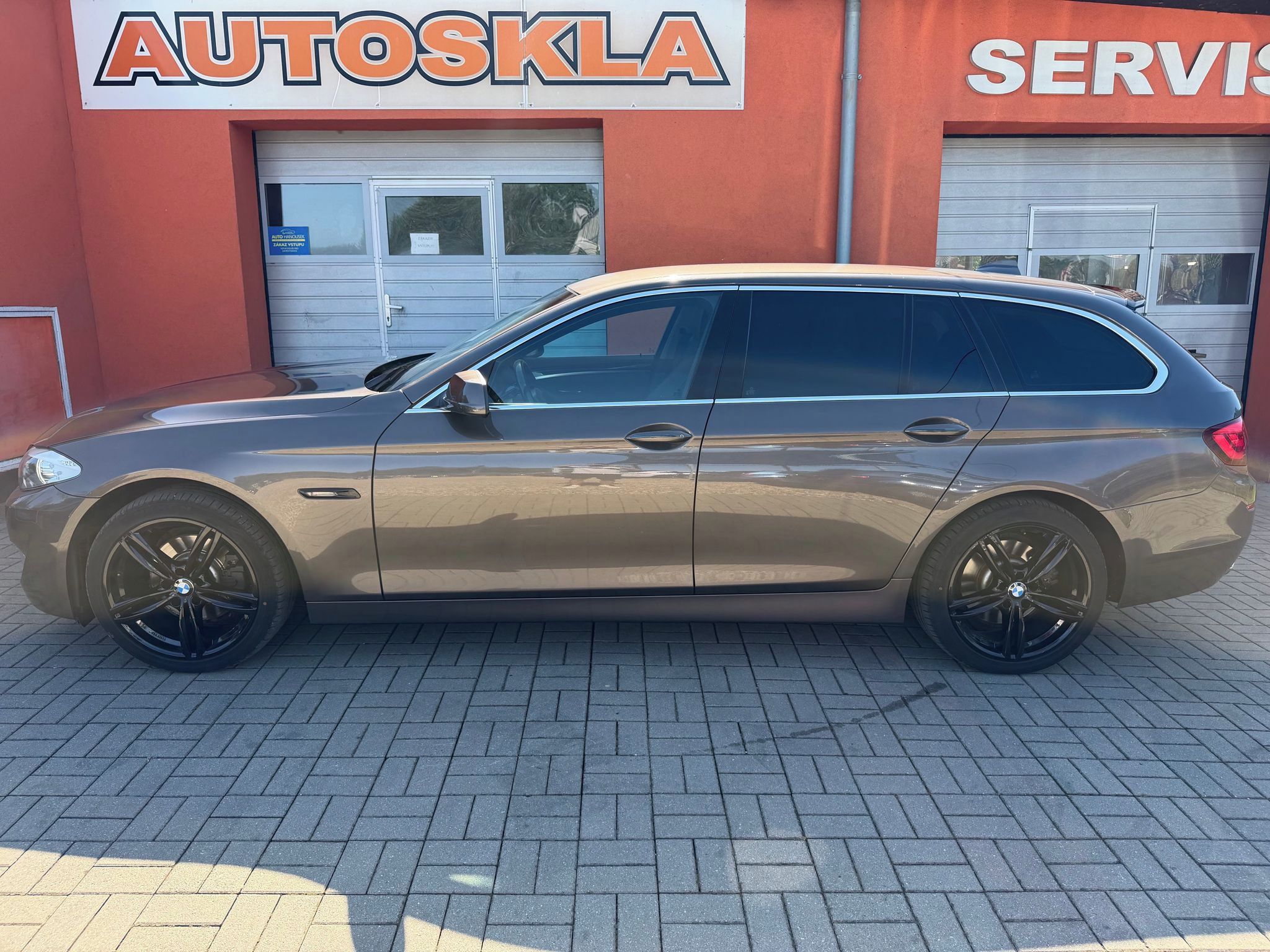 BMW Řada 5, i 135KW Touring - fotka 3