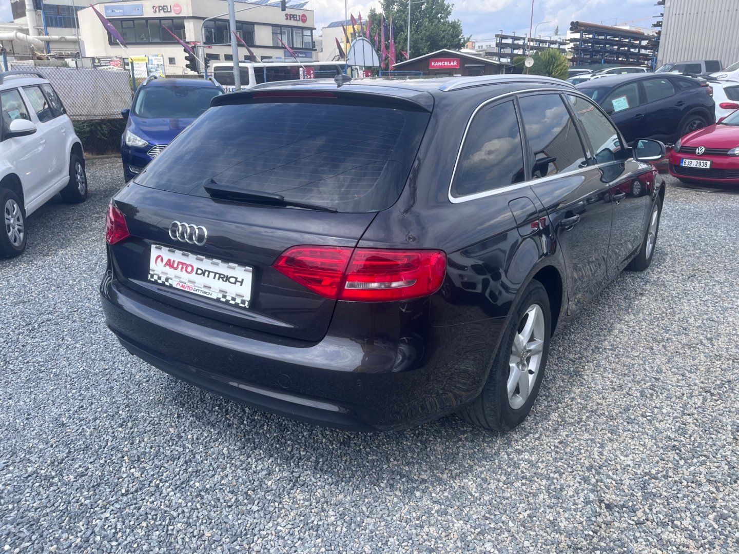 Audi A4 Avant, 2.0 TDi S-LINE - fotka 6
