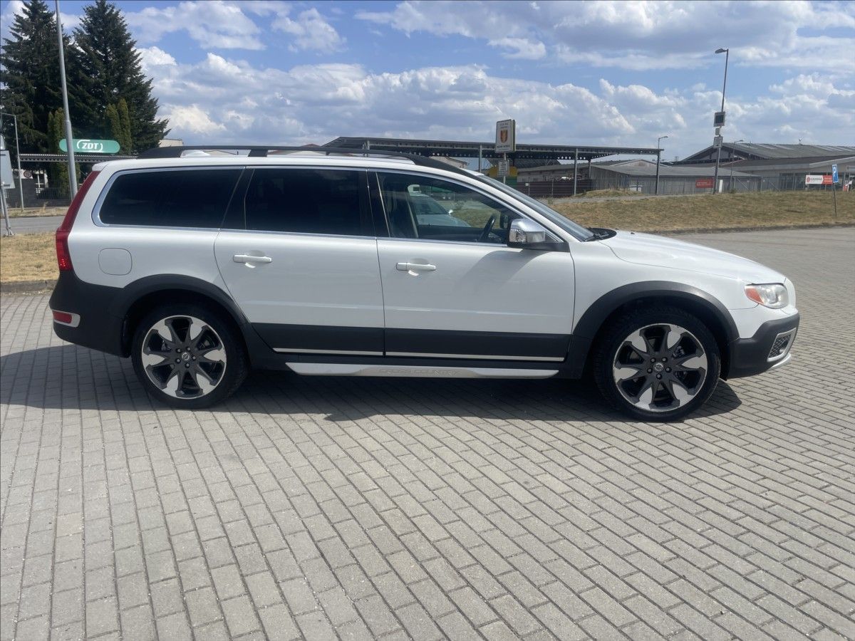 Volvo XC70, 2,4 D4 CROSSCOUNTRY AWD GPS XE - fotka 5