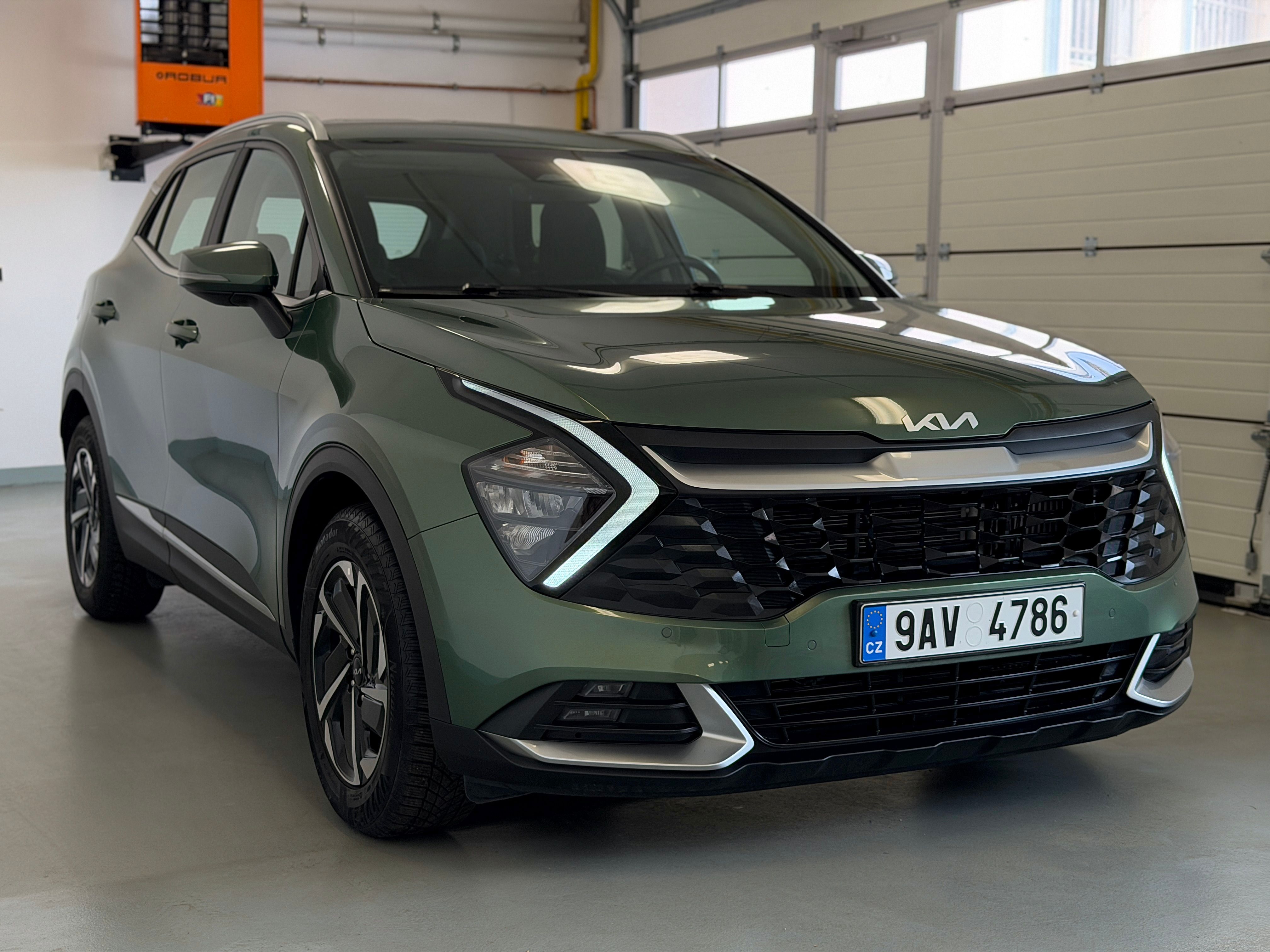 Kia Sportage, EXCLUSIVE 1,6 T-GDi 110kw ČR - fotka 4