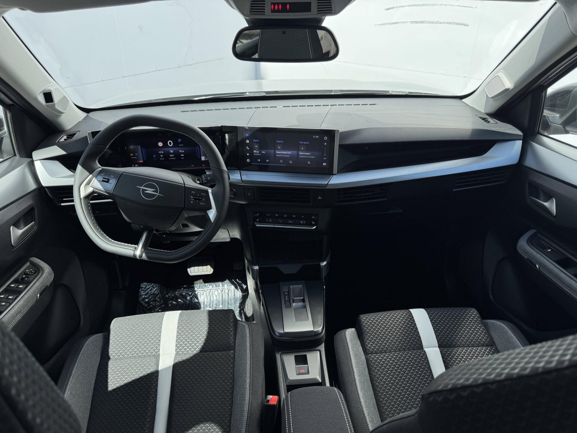Opel Frontera, GS Hybrid 1,2 TURBO - fotka 6
