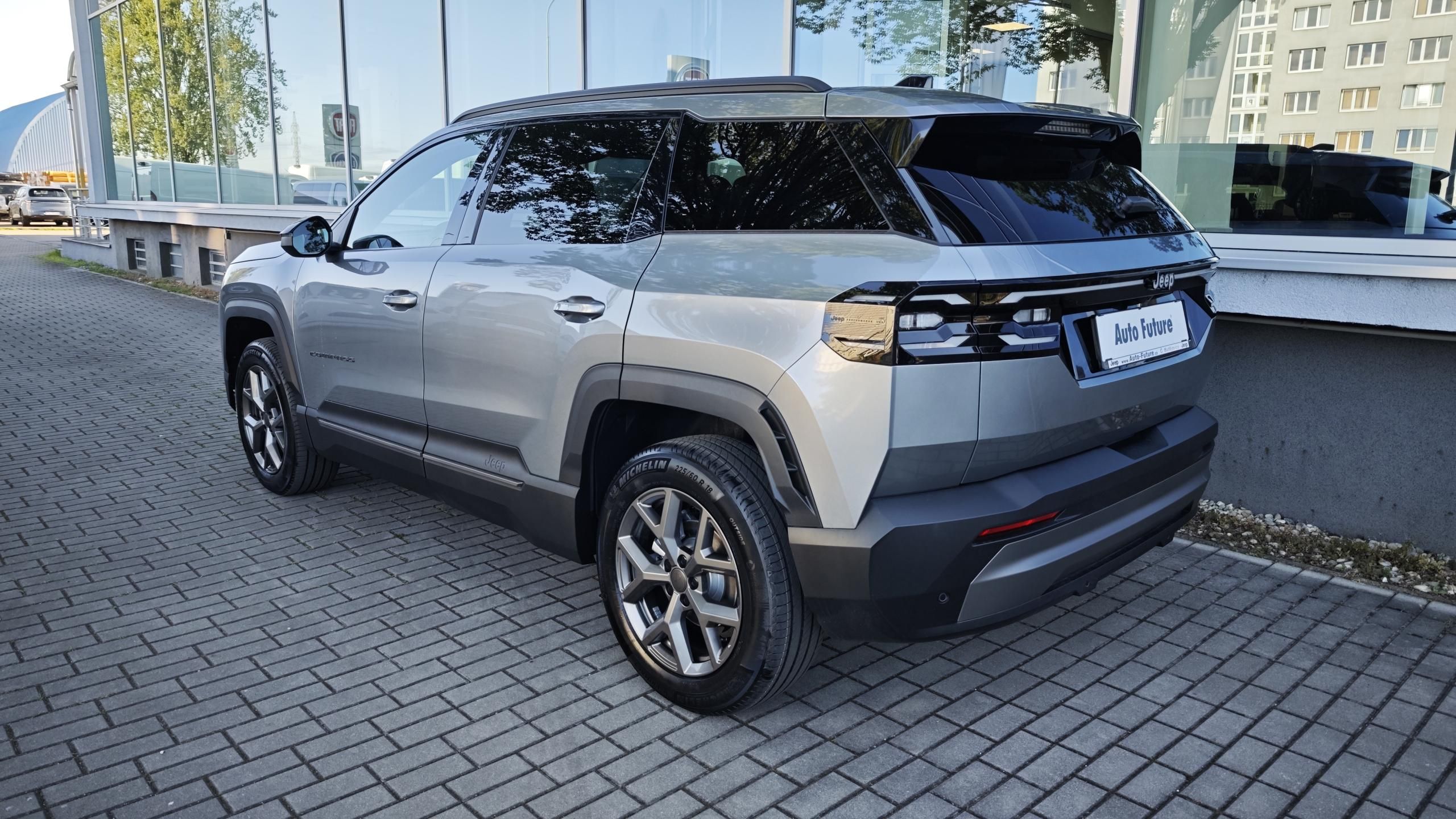 Jeep Compass, First Edition  hybrid 145PS AT - fotka 4
