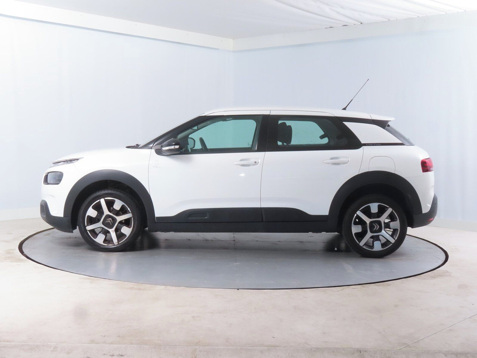 Citroën C4 Cactus, 1.2 PureTech, Selection, ČR - fotka 3