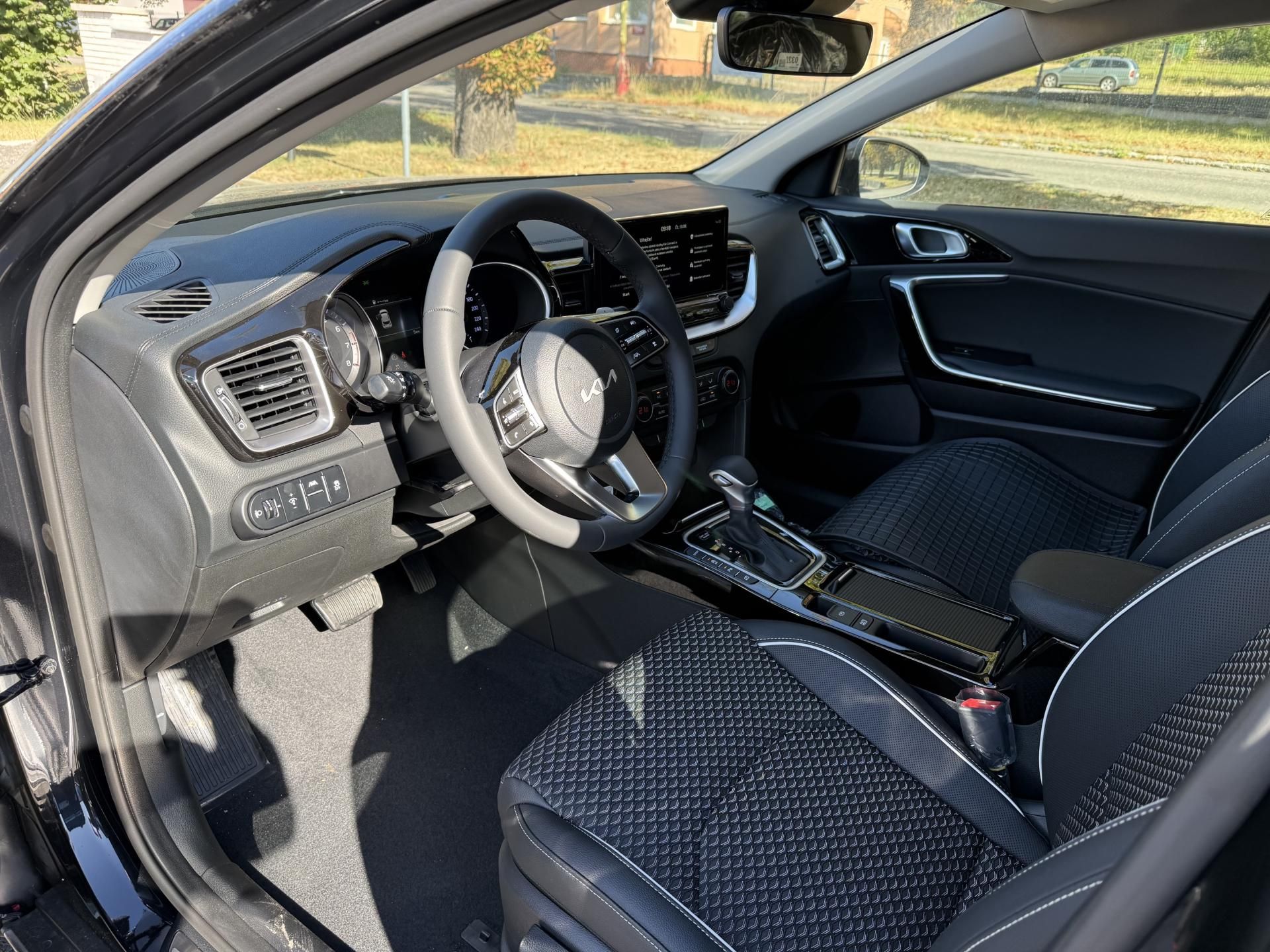 Kia XCee´d, 1.6 T-GDi Exclusive 7DCT - fotka 4