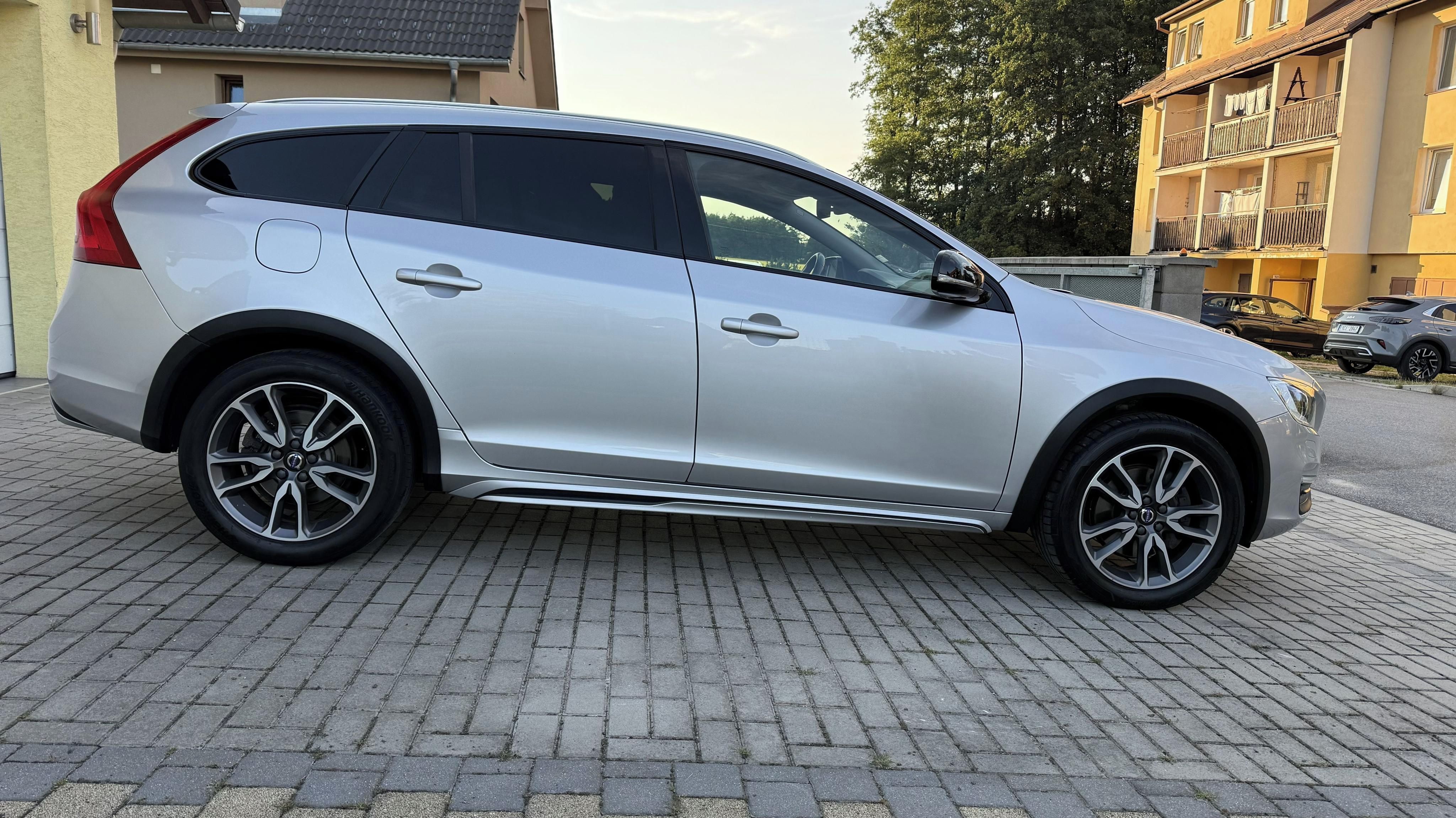 Volvo V60, Cross Country, D4 140kW - fotka 4