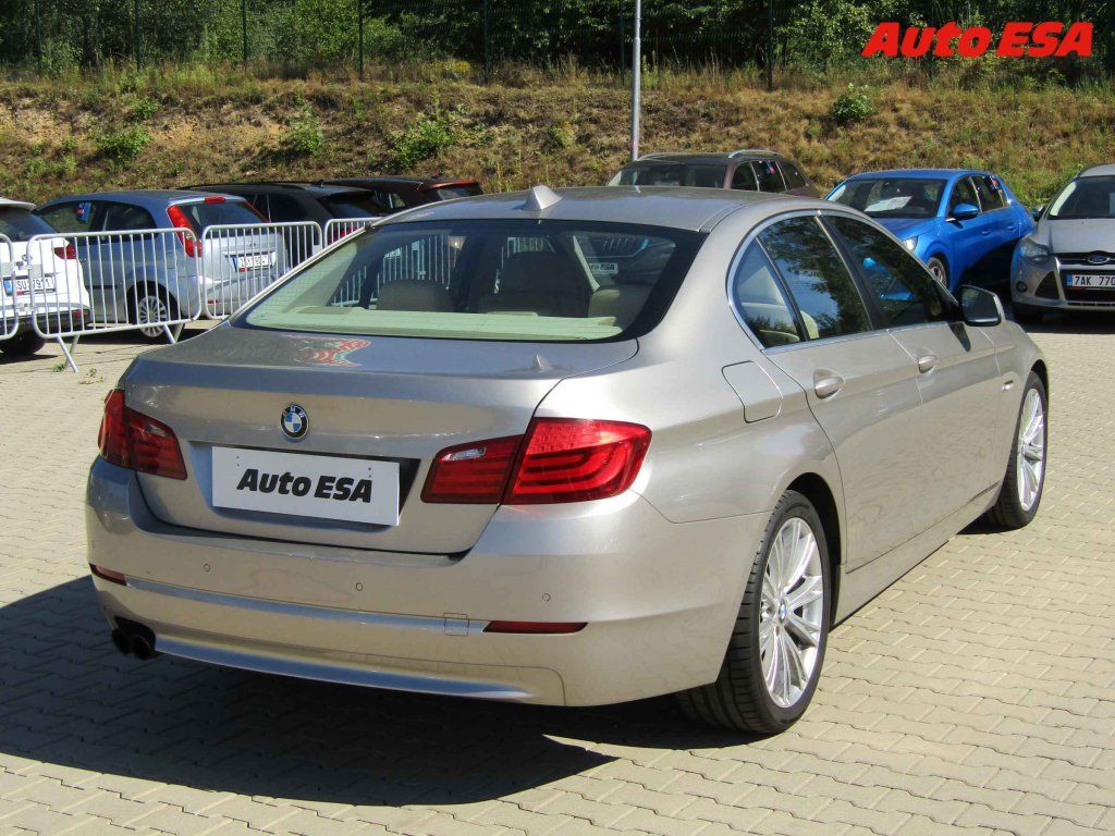 BMW Řada 5, 3.0 i - fotka 4