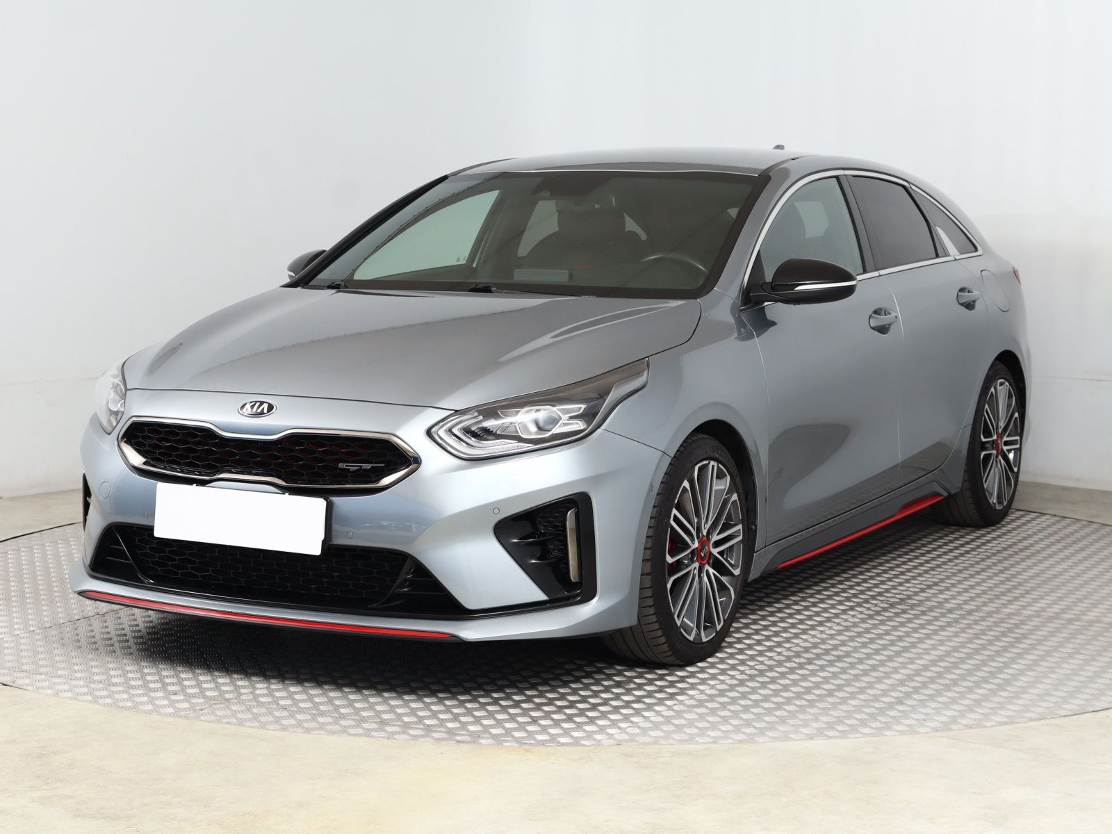 Kia ProCeed, GT 1.6 T-GDI, Automat, Kůže - fotka 3